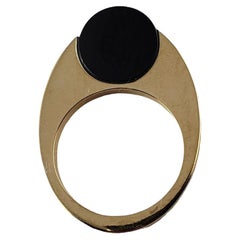 Pierre Cardin 18 Karat Yellow Gold and Onyx Ring Size 6
