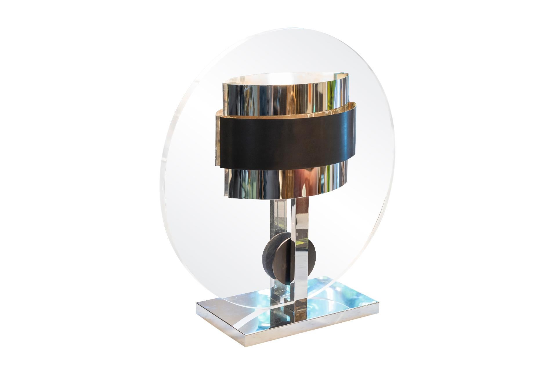 Pierre Cardin (1922-2020), 
Important table lamp, 
Plexiglass, brass and chrome,
France, circa 1970.

Measures: Width 72 cm, height 77 cm, depth 25 cm.