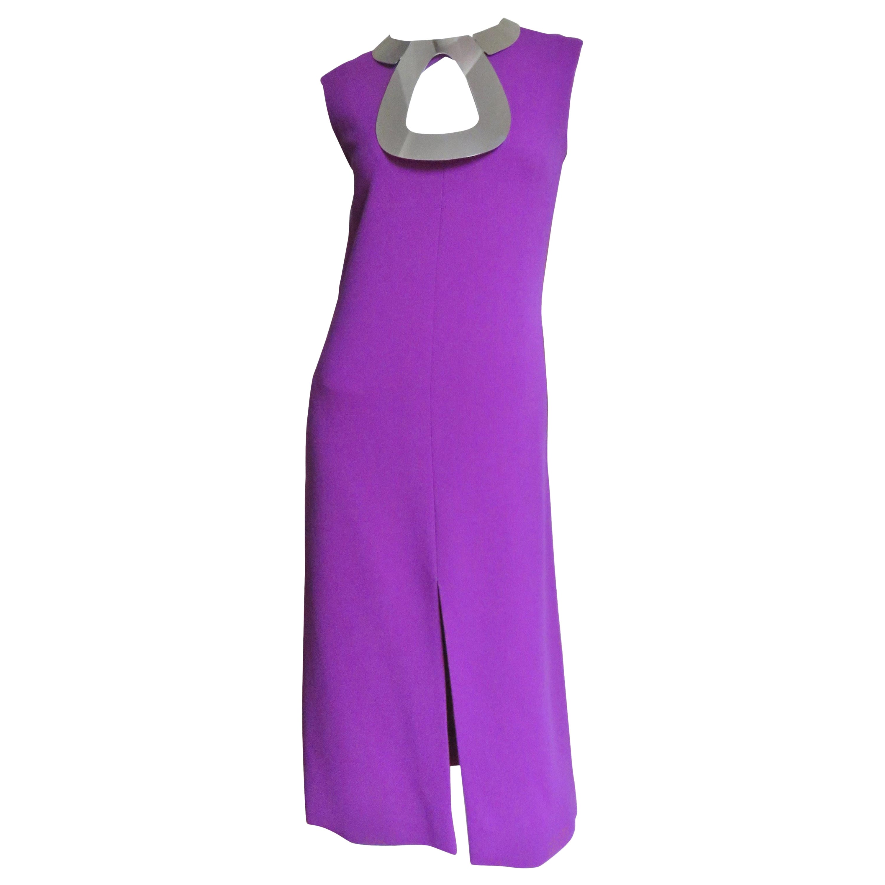 Pierre Cardin 1960, l'iconico abito con colletto in metallo e ferramenta in vendita