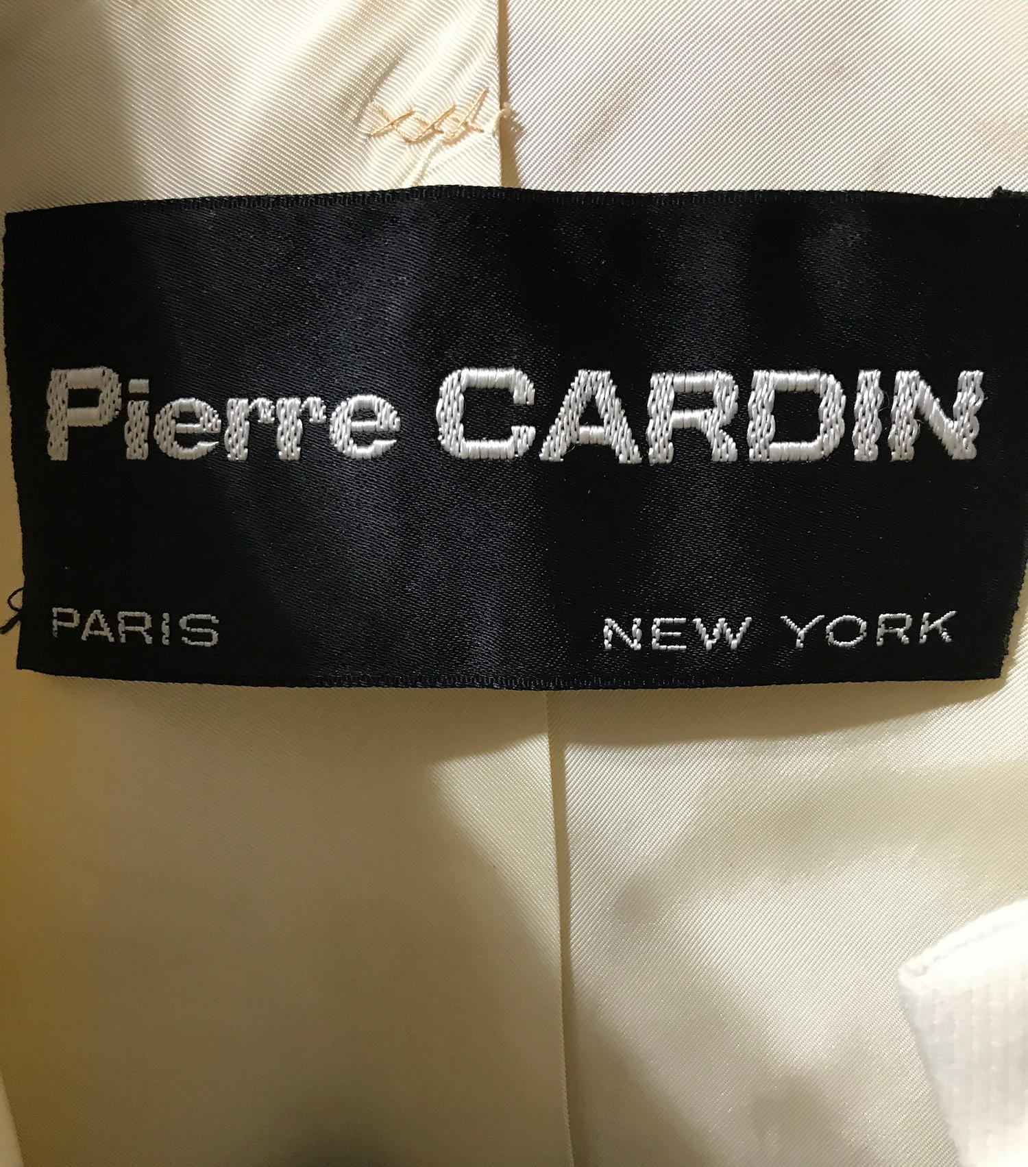 Pierre Cardin 1960s Off White Wool Coat with Metal Toggle Clasps Circle Pocket For Sale 6