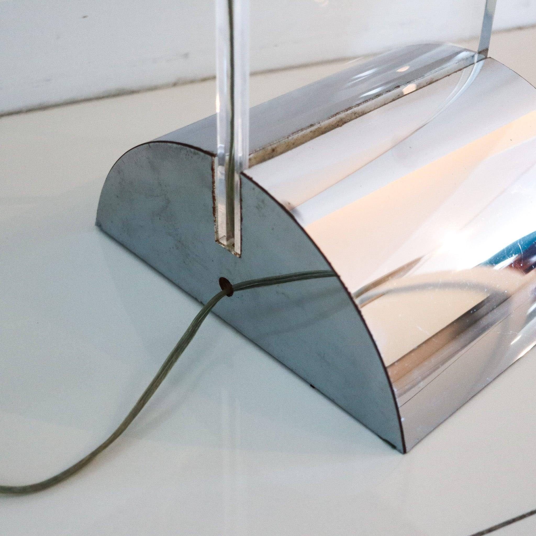 Americano PIERRE CARDIN 1970 French Modernist Lucite & Aluminum Statement Table Lamp in vendita