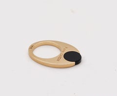 Pierre Cardin 1970 Paris Geometric Oval Flat Ring in 14Kt Yellow Gold and Onyx
