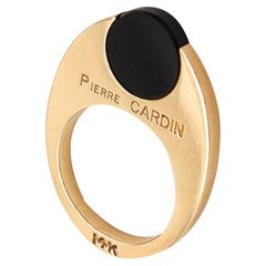 Pierre Cardin 1970 Paris Geometric Oval Flat Ring in 14Kt Yellow Gold and Onyx