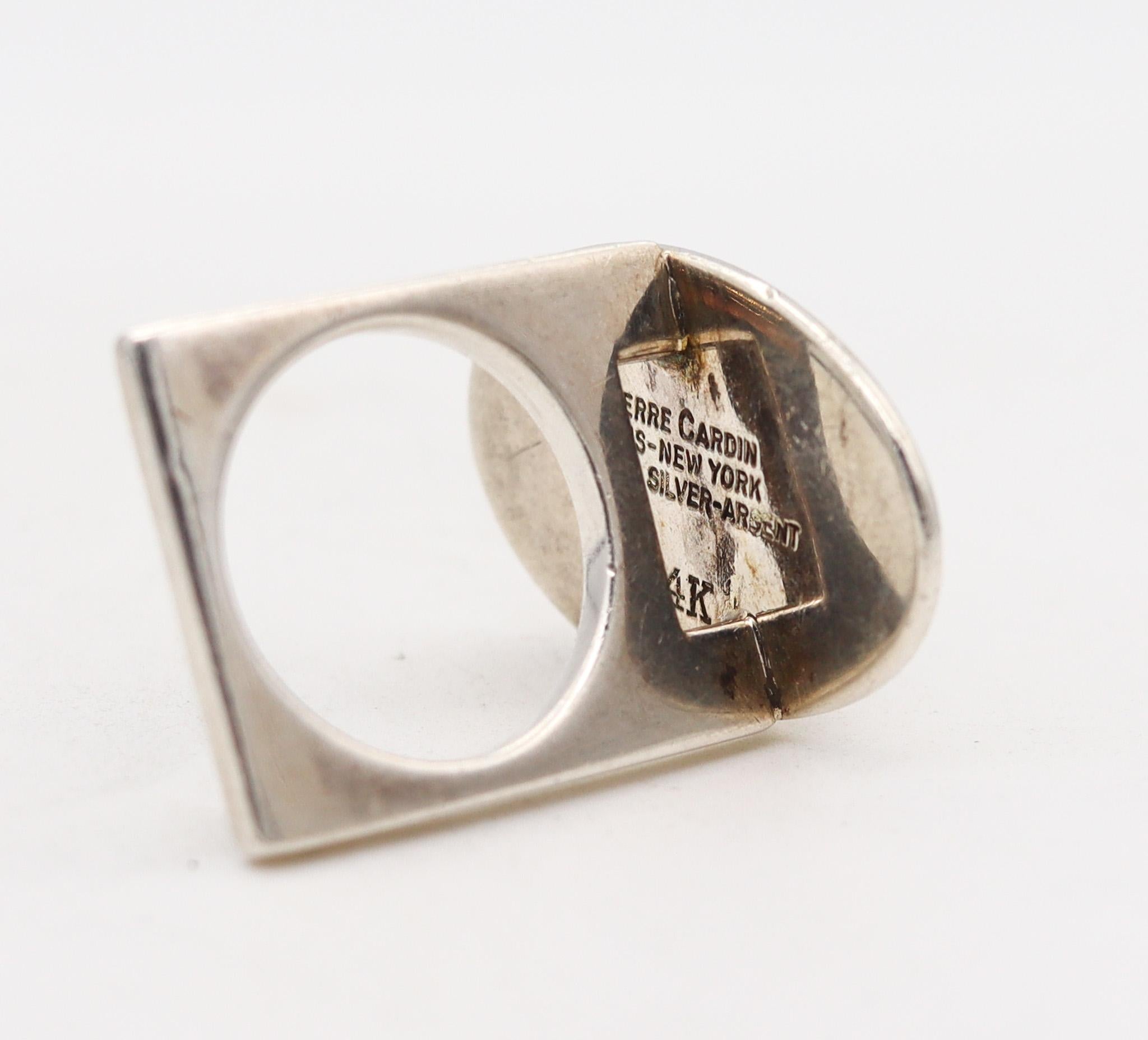 Pierre Cardin 1970 Paris Geometrischer skulpturaler Onyx-Ring 14kt Gold und Sterling (Modernistisch) im Angebot