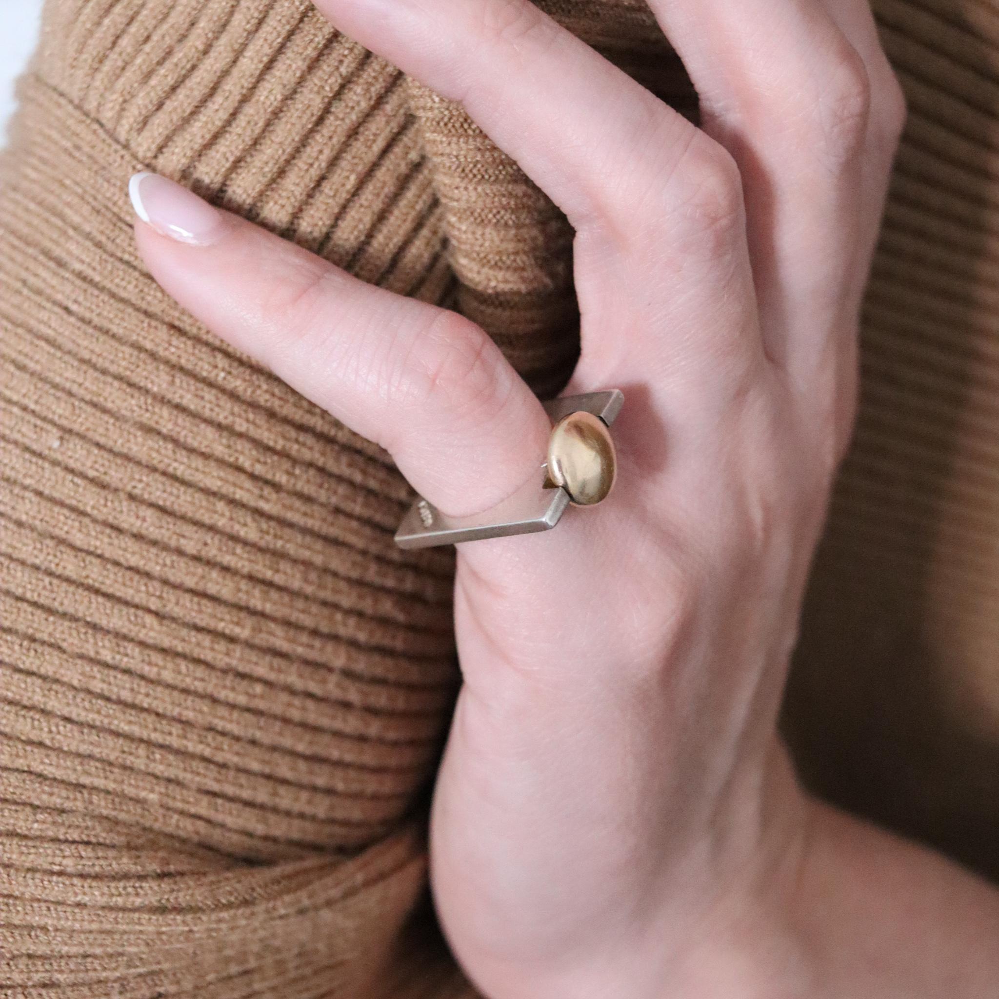 Pierre Cardin, bague carrée géométrique en or jaune 14 carats et argent sterling, Paris, 1970 en vente 1