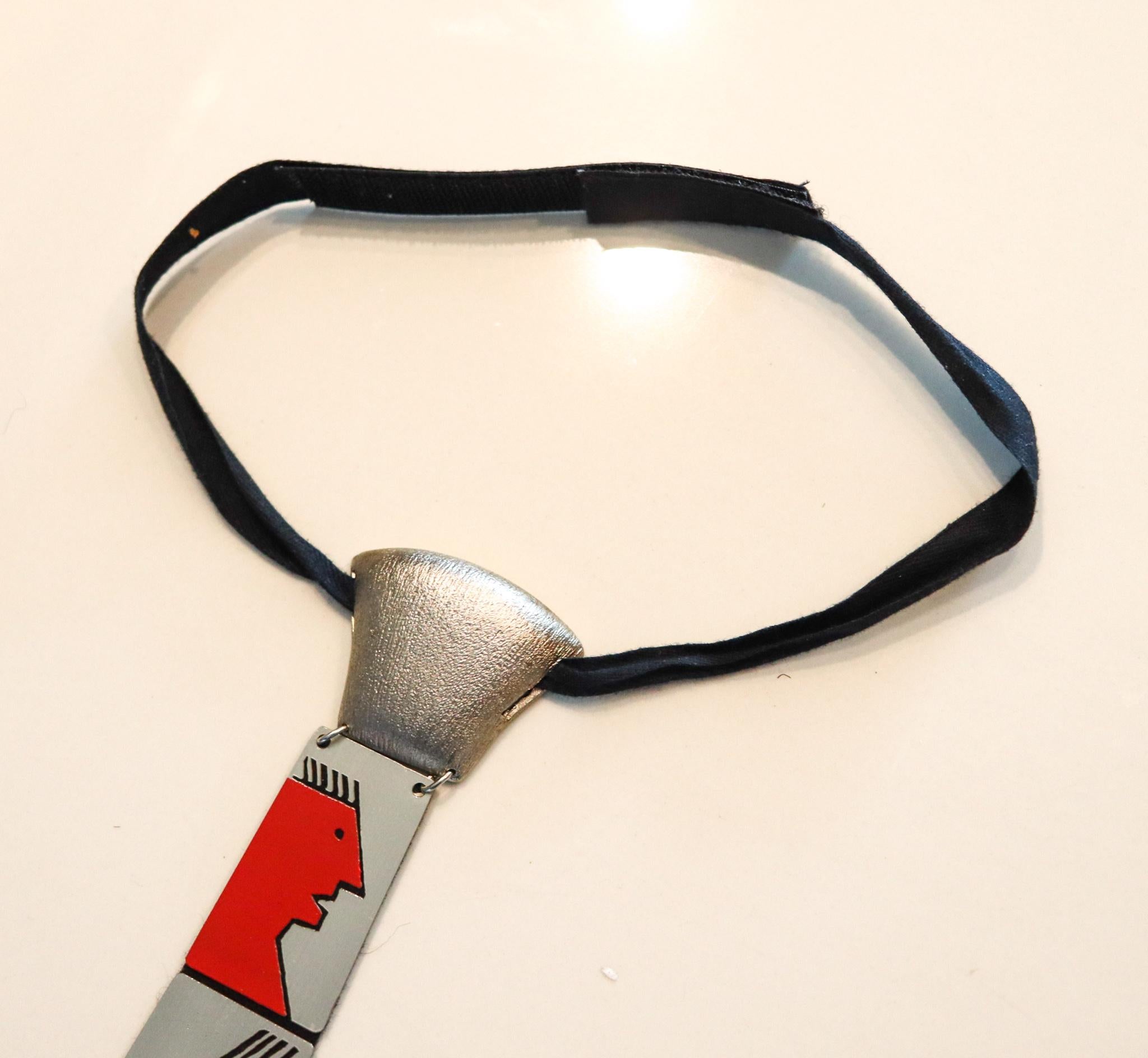 Pierre Cardin 1970 Paris Corbata Escultura Artística Metálica De Acero Y Esmalte Francés en venta