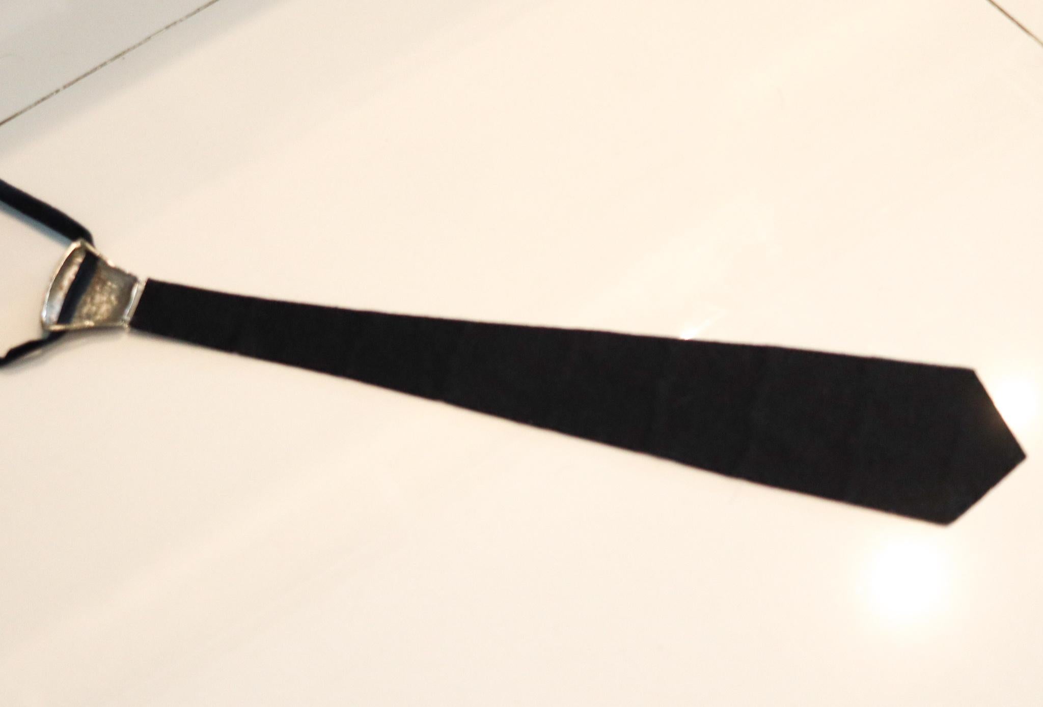 Pierre Cardin 1970 Paris Corbata Escultura Artística Metálica De Acero Y Esmalte Pintado a mano en venta
