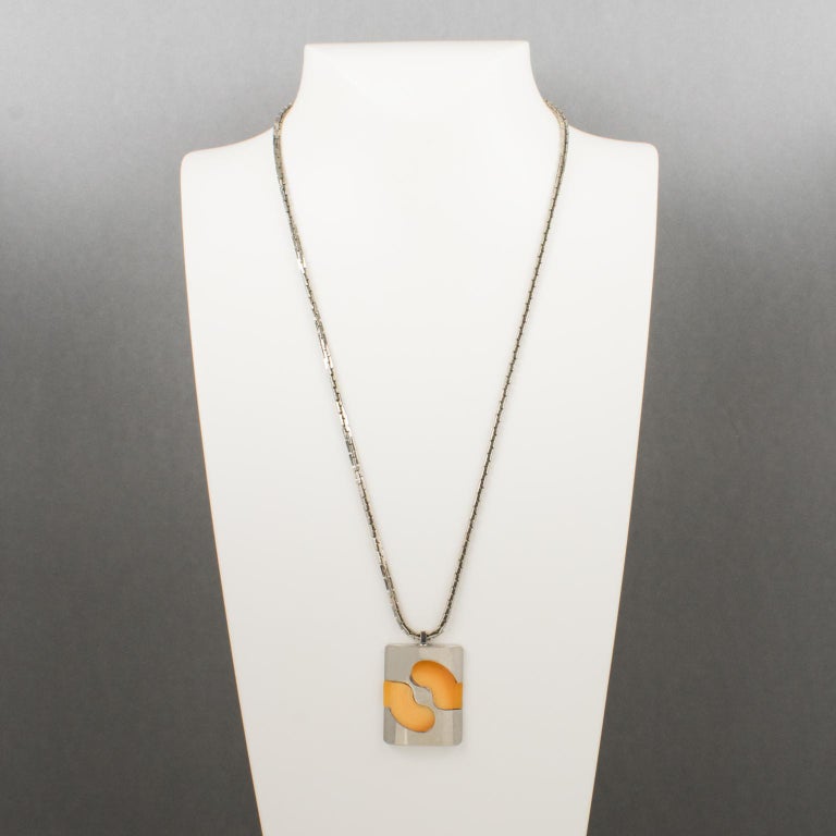 Pierre Cardin 1970s Modernist Silvered  and Yellow Resin Pendant Necklace  In Good Condition For Sale In Atlanta, GA