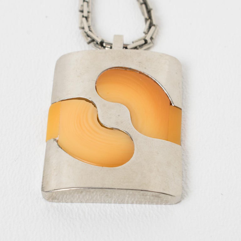 Pierre Cardin 1970s Modernist Silvered  and Yellow Resin Pendant Necklace  For Sale 2