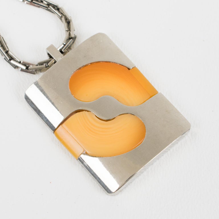 Pierre Cardin 1970s Modernist Silvered  and Yellow Resin Pendant Necklace  For Sale 3