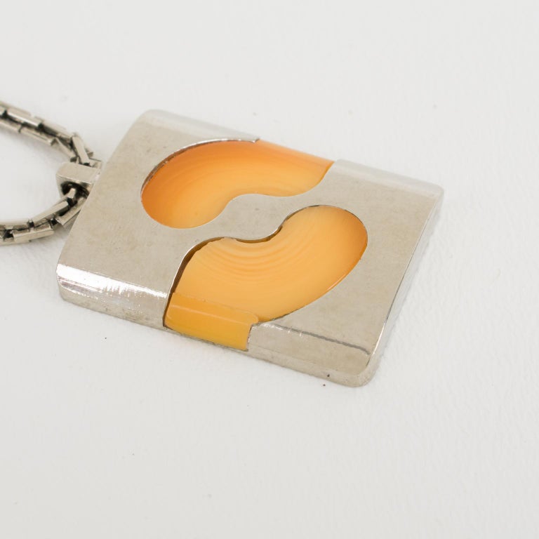 Pierre Cardin 1970s Modernist Silvered  and Yellow Resin Pendant Necklace  For Sale 4