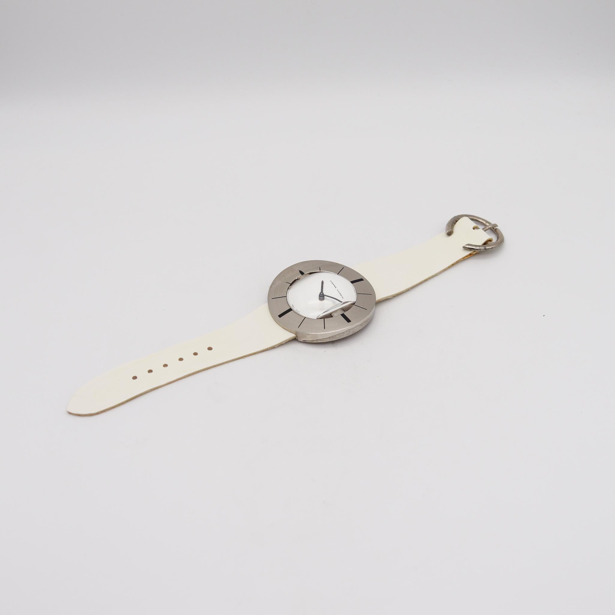 Montre-bracelet Jaeger-LeCoultre PC102 conçue par Pierre Cardin.

Fabuleuse montre-bracelet rétro, conçue en France par le couturier parisien Pierre Cardin, en 1971. Cette belle et rare montre est le modèle Pierre Cardin PC102, et a été conçue avec
