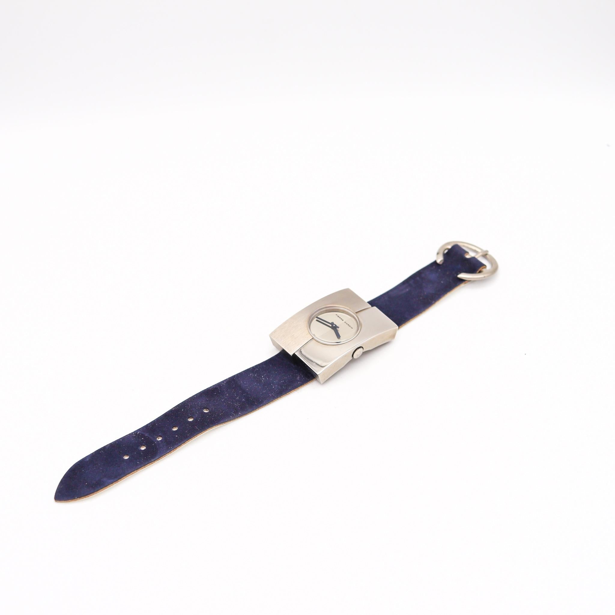 Montre-bracelet Jaeger-LeCoultre PC115 conçue par Pierre Cardin.

Fabuleuse montre rétro, conçue en France par le couturier Pierre Cardin, en 1971. Cette belle et rare montre est le modèle Pierre Cardin PC115, et a été conçu avec une forme