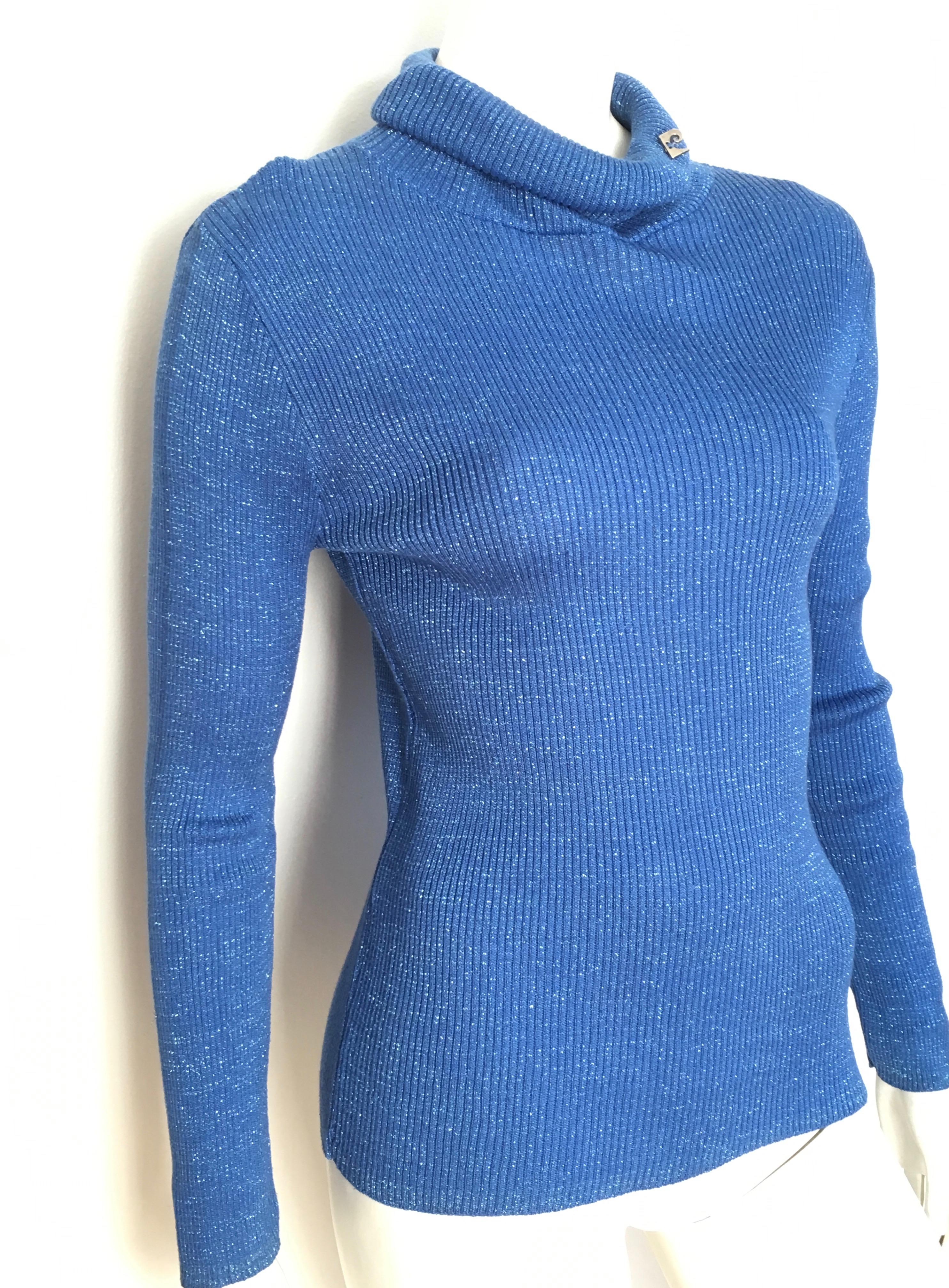 Pierre Cardin 1980s Metallic Turtle Neck Long Sleeve Pullover Size 4 / 6. In Excellent Condition For Sale In Atlanta, GA