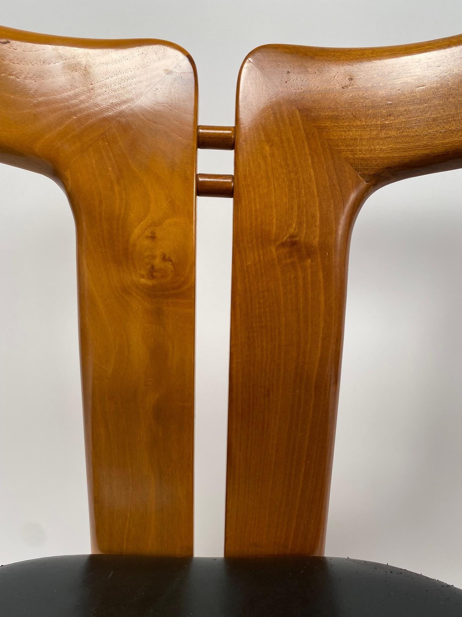 Pierre Cardin, 6 chaises de salle à manger en noyer et cuir, 1970 en vente 6