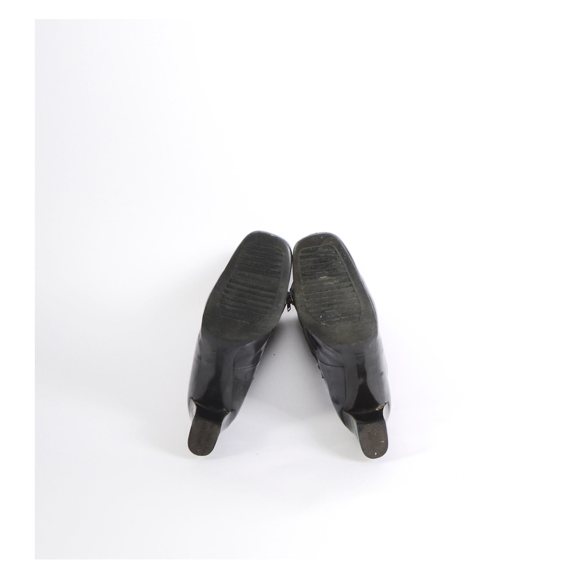 Pierre Cardin Archive Museum-Worthy Vintage Space-Age Black Boots. For Sale 8