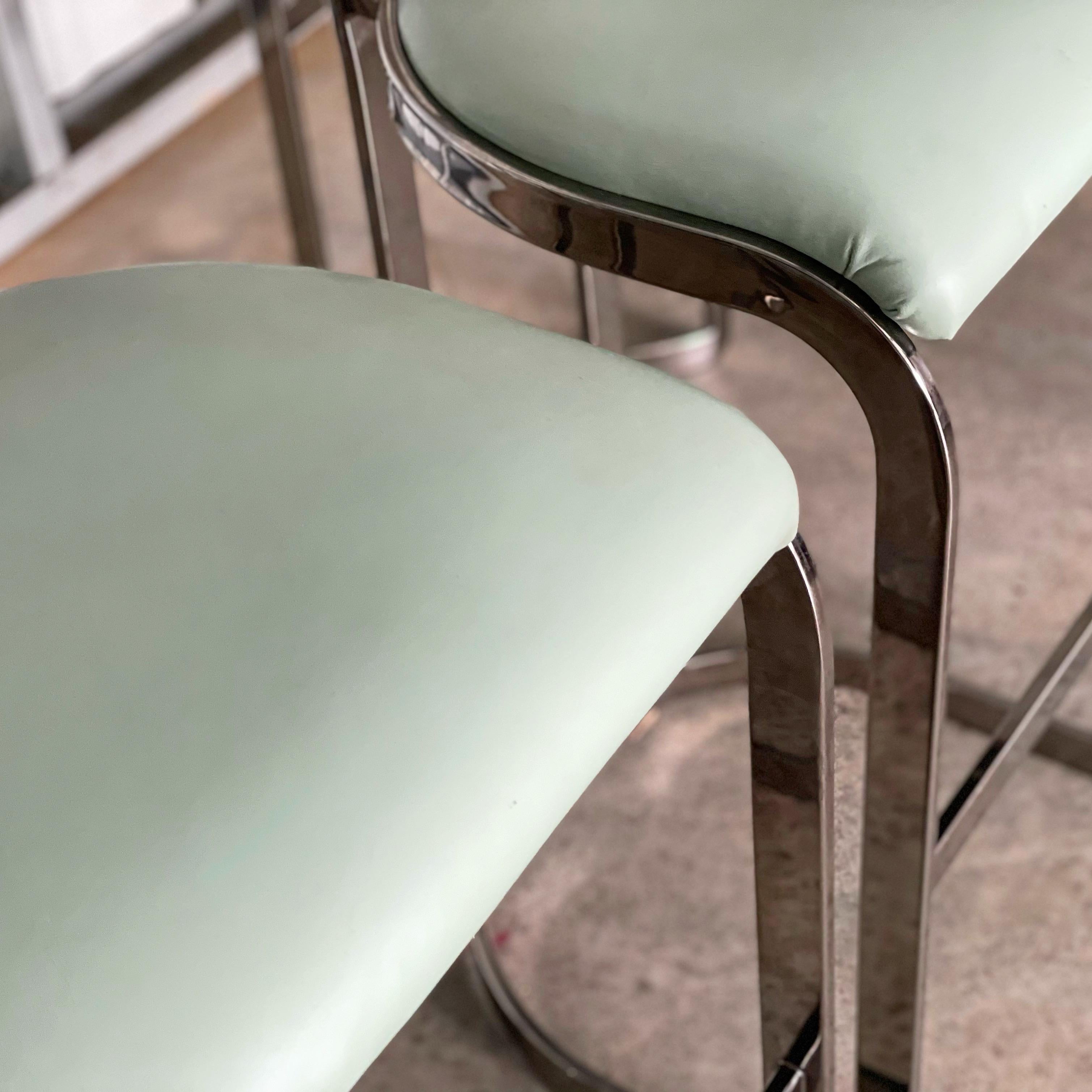 Pierre Cardin Bar Stools Set of Four Midcentury Style Chrome Bar Height Stools In Good Condition In Framingham, MA