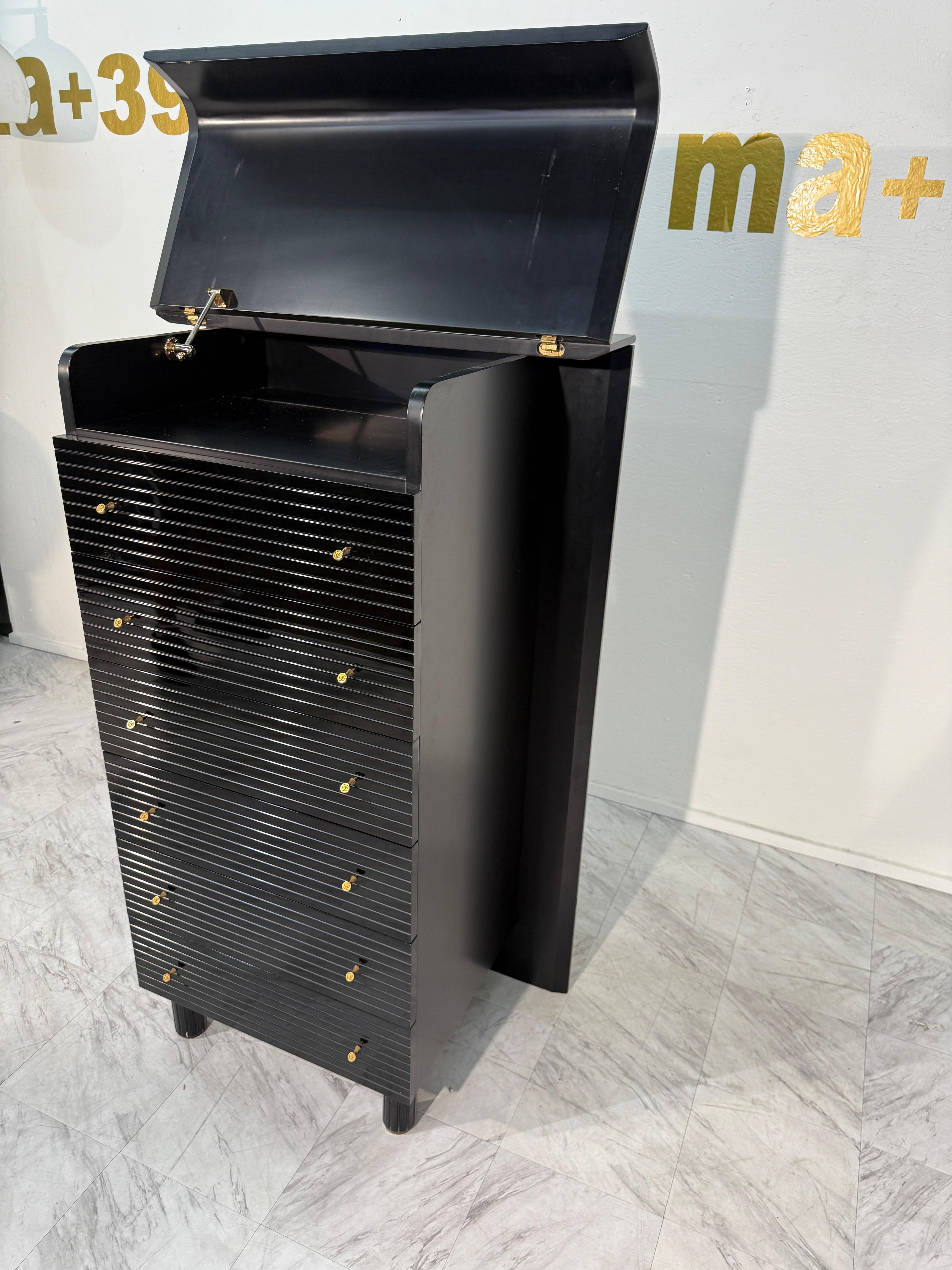 Pierre Cardin Commode laccato nero con dettagli in ottone in vendita 5