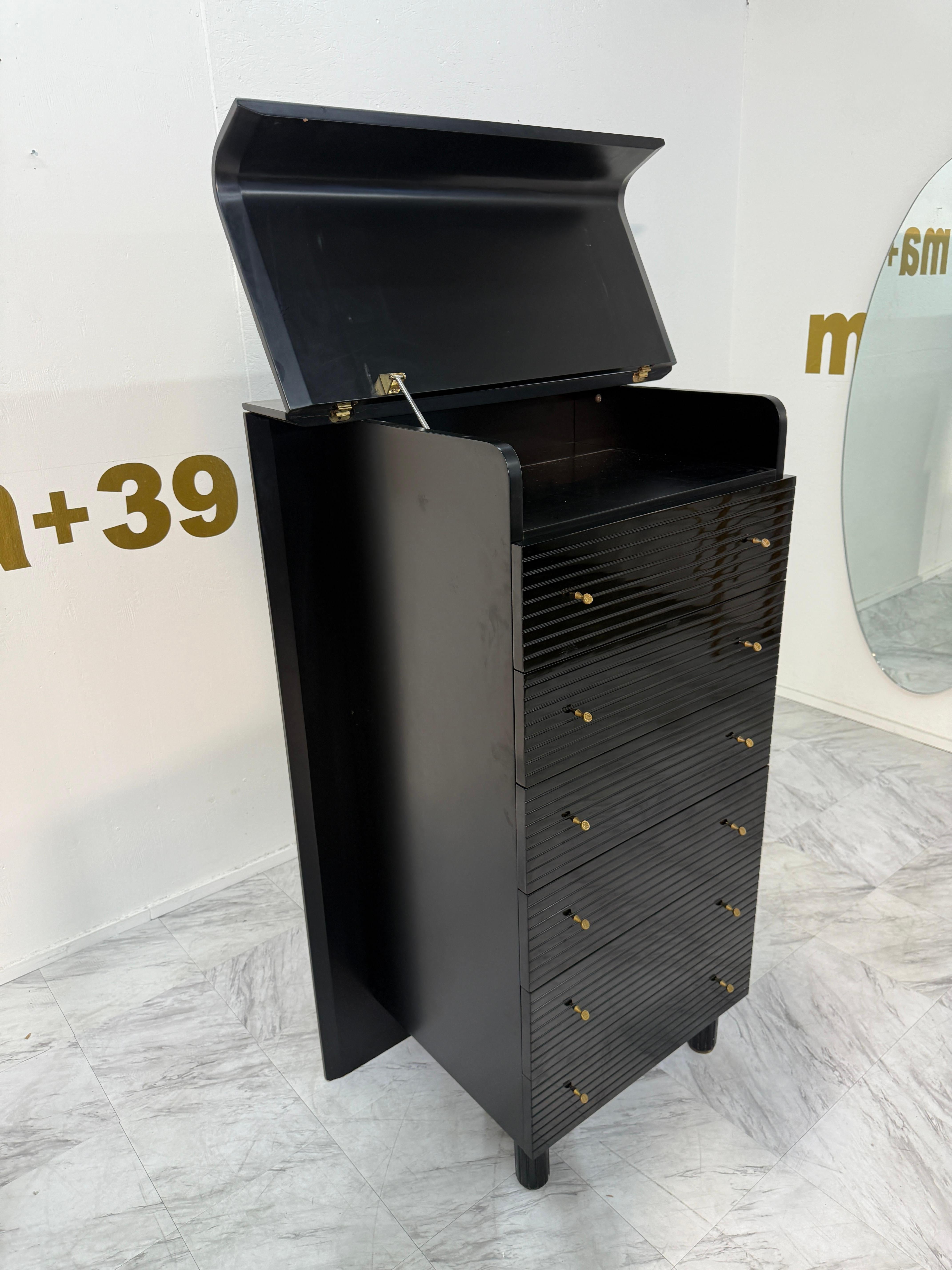 Pierre Cardin Commode laccato nero con dettagli in ottone in vendita 6
