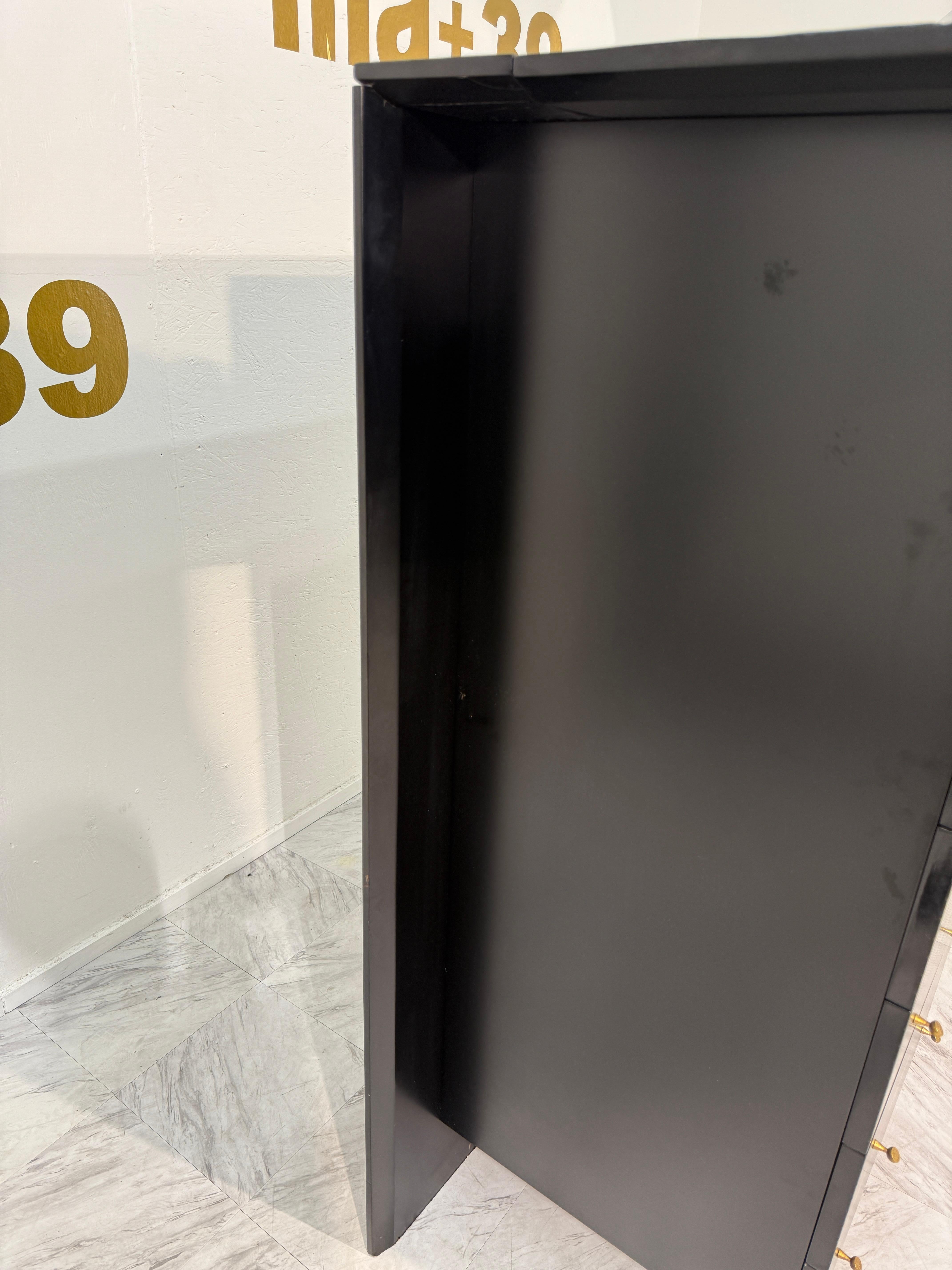 Pierre Cardin Commode laccato nero con dettagli in ottone in vendita 1