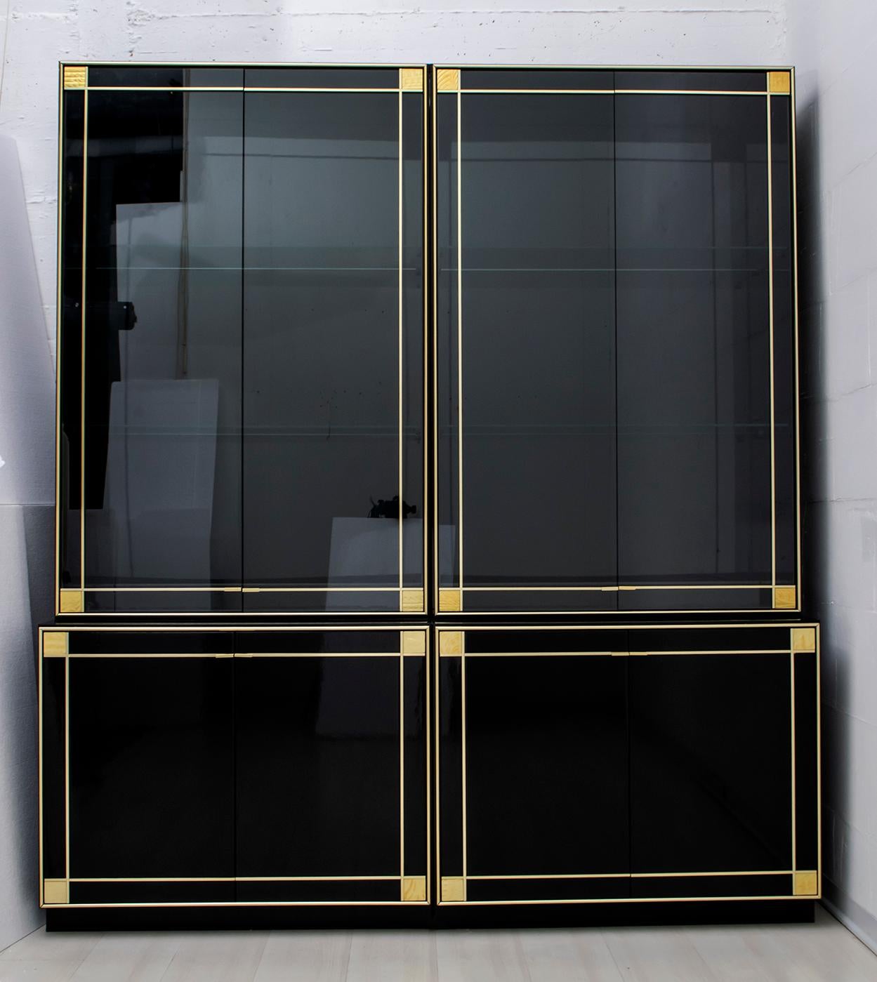 Pierre Cardin Black Lacquered Sideboard Bar Cabinet with Brass Details, 1980s In Good Condition In Puglia, Puglia