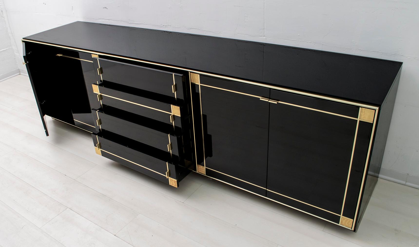 Pierre Cardin Black Lacquered Sideboard with Brass Details, 1980s In Good Condition In Puglia, Puglia