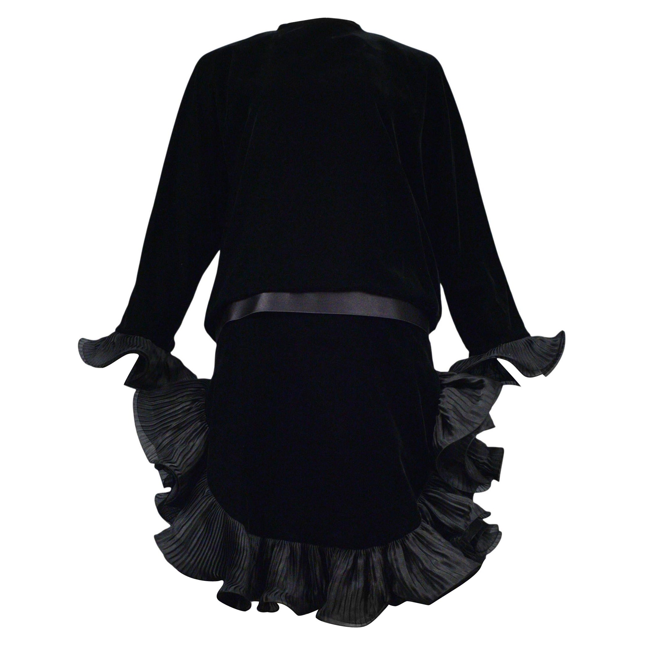 Pierre Cardin - Robe à volants plissée en velours noir à taille tombante