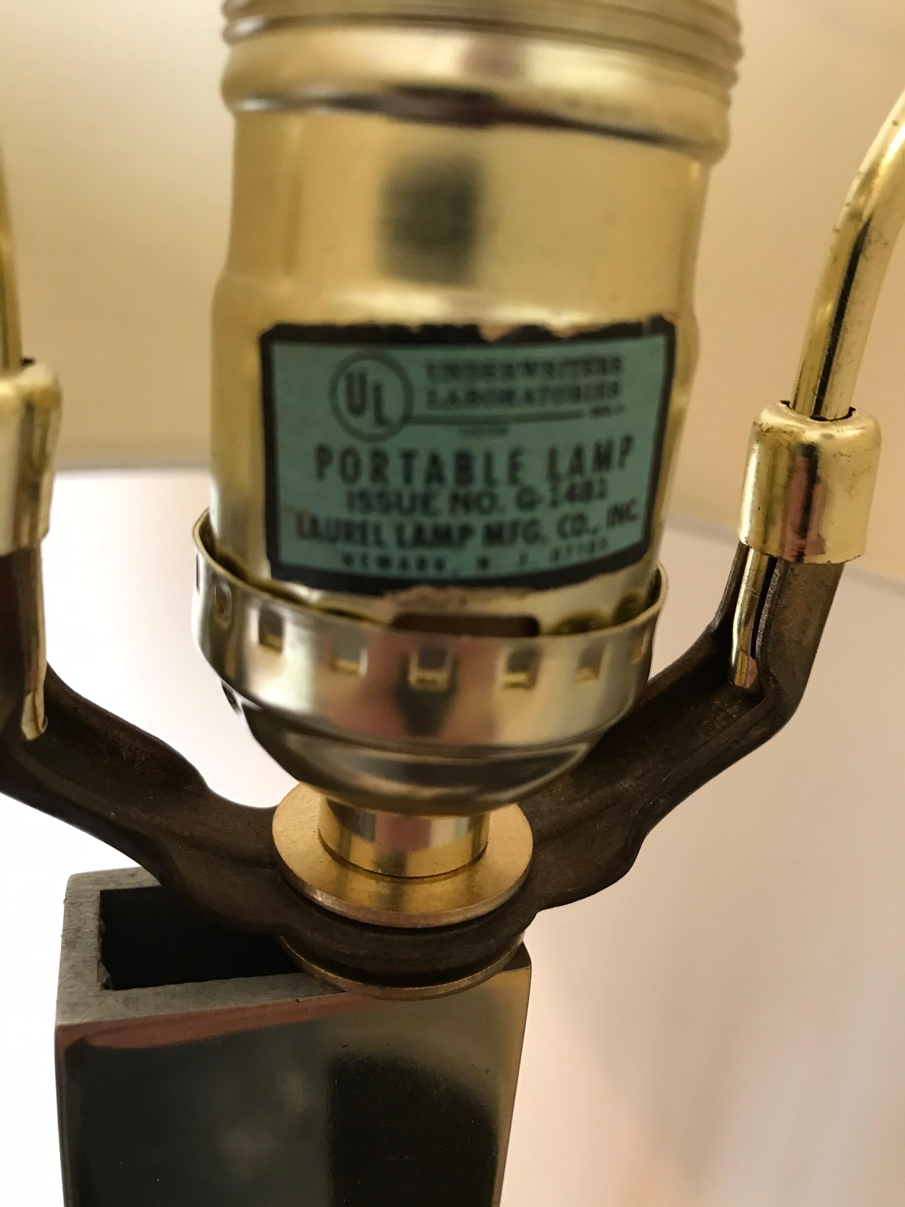 Tischlampe aus Messing und Lucite von Pierre Cardin für Laurel Lamp Company im Angebot 1