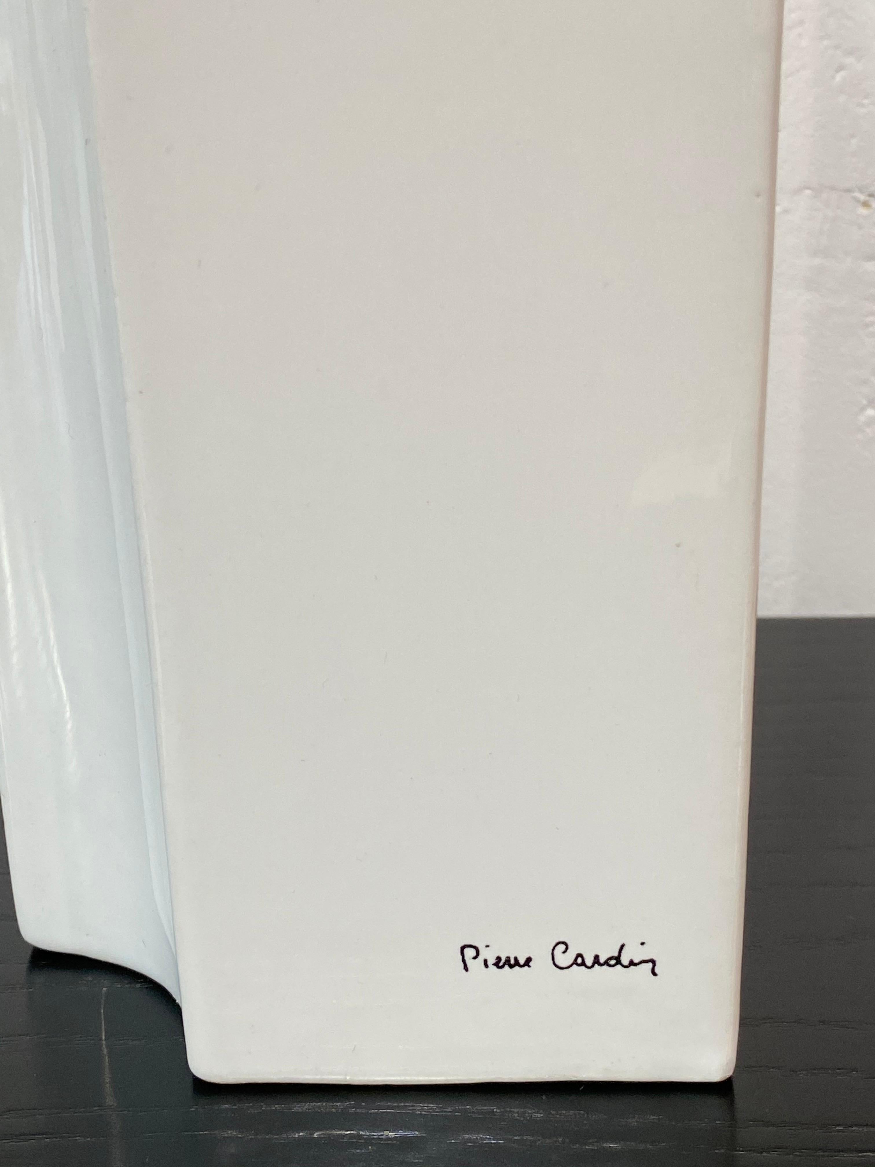 Pierre Cardin
Ceramic vase
1979
Signed
Dimensions: 29 x 10 x 10 cm.