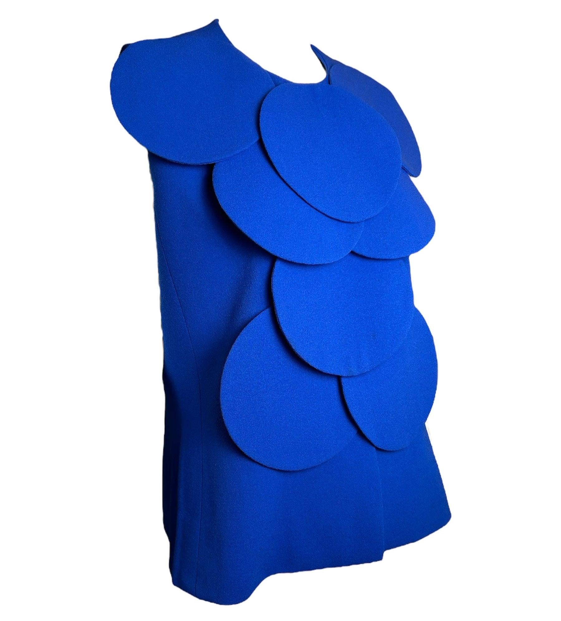 An absolutely intriguing, creative and head-turning piece. Avant-garde rounds create a bubble/scale effect. Cardin really got the mod meets space-age theme right here. Extraterrestrial in form but elegant in mood, we are loving the duality of this