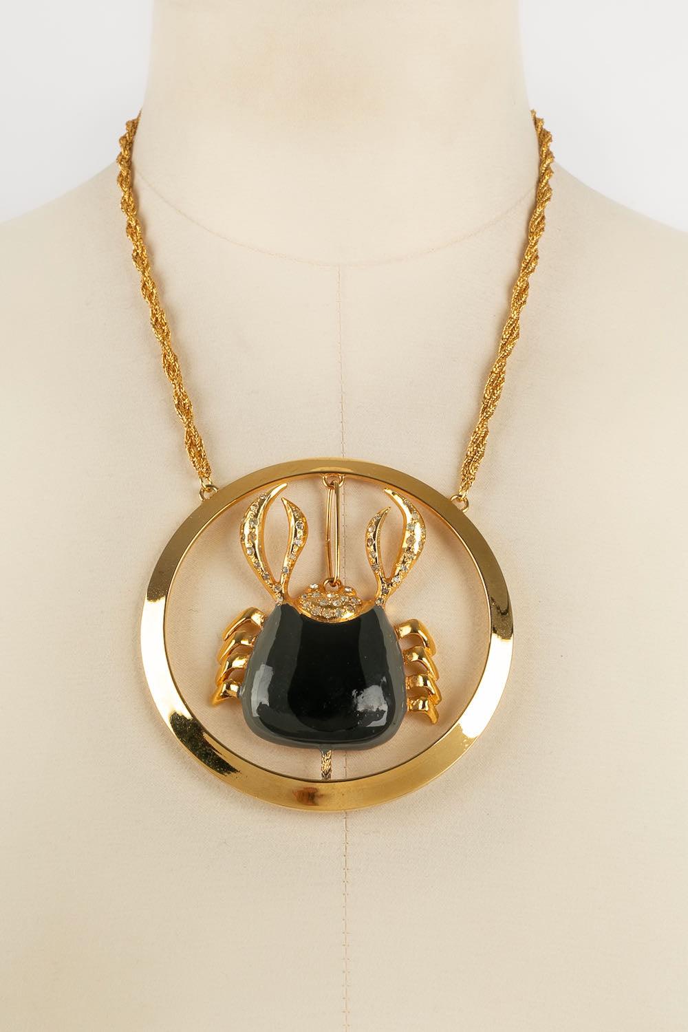 Pierre Cardin Crab Necklace in Golden Metal In Good Condition For Sale In SAINT-OUEN-SUR-SEINE, FR