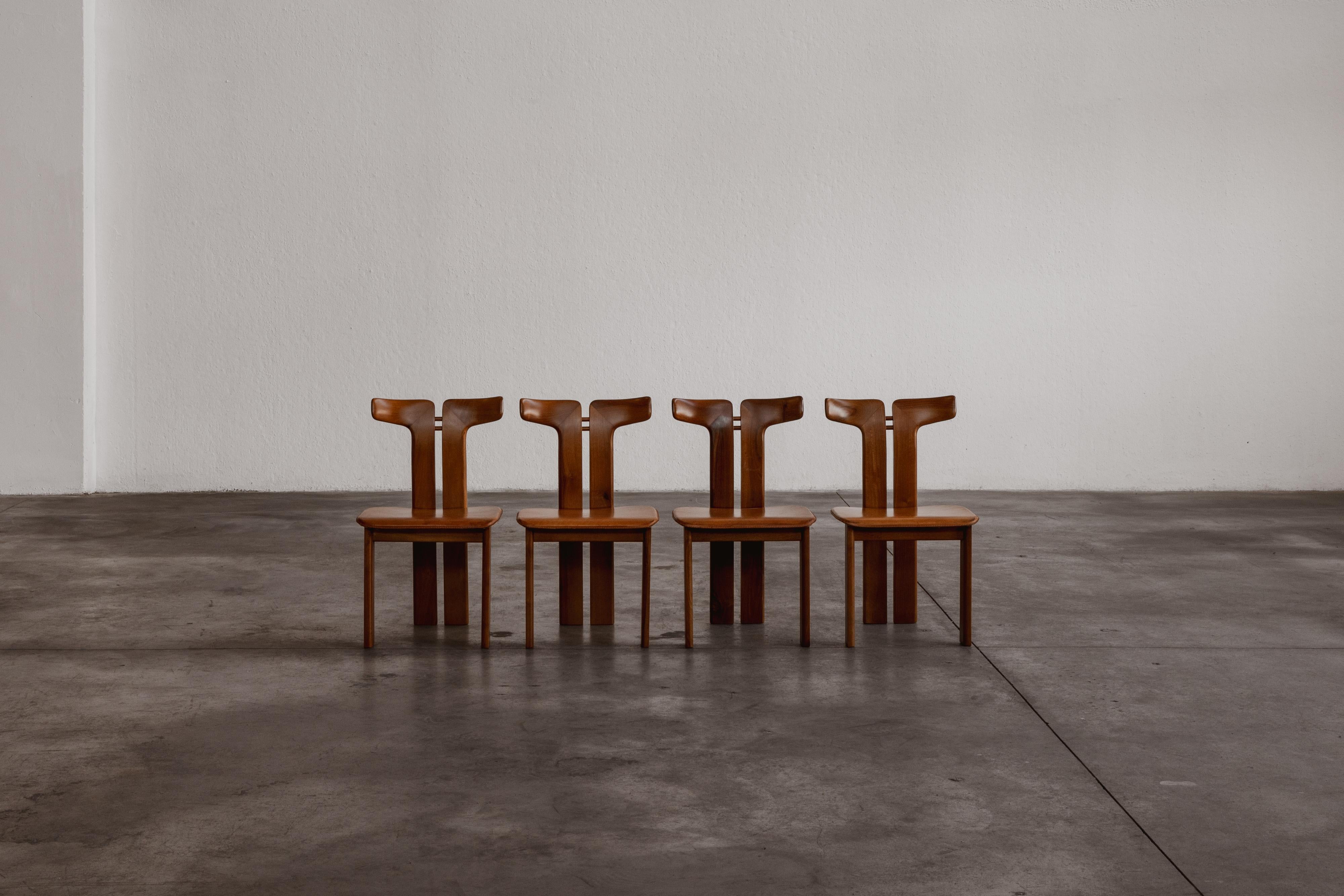 Esszimmerstühle von Pierre Cardin für Roche Bobois, cognacfarbenes Leder, 1970, 4er-Set (Französisch) im Angebot