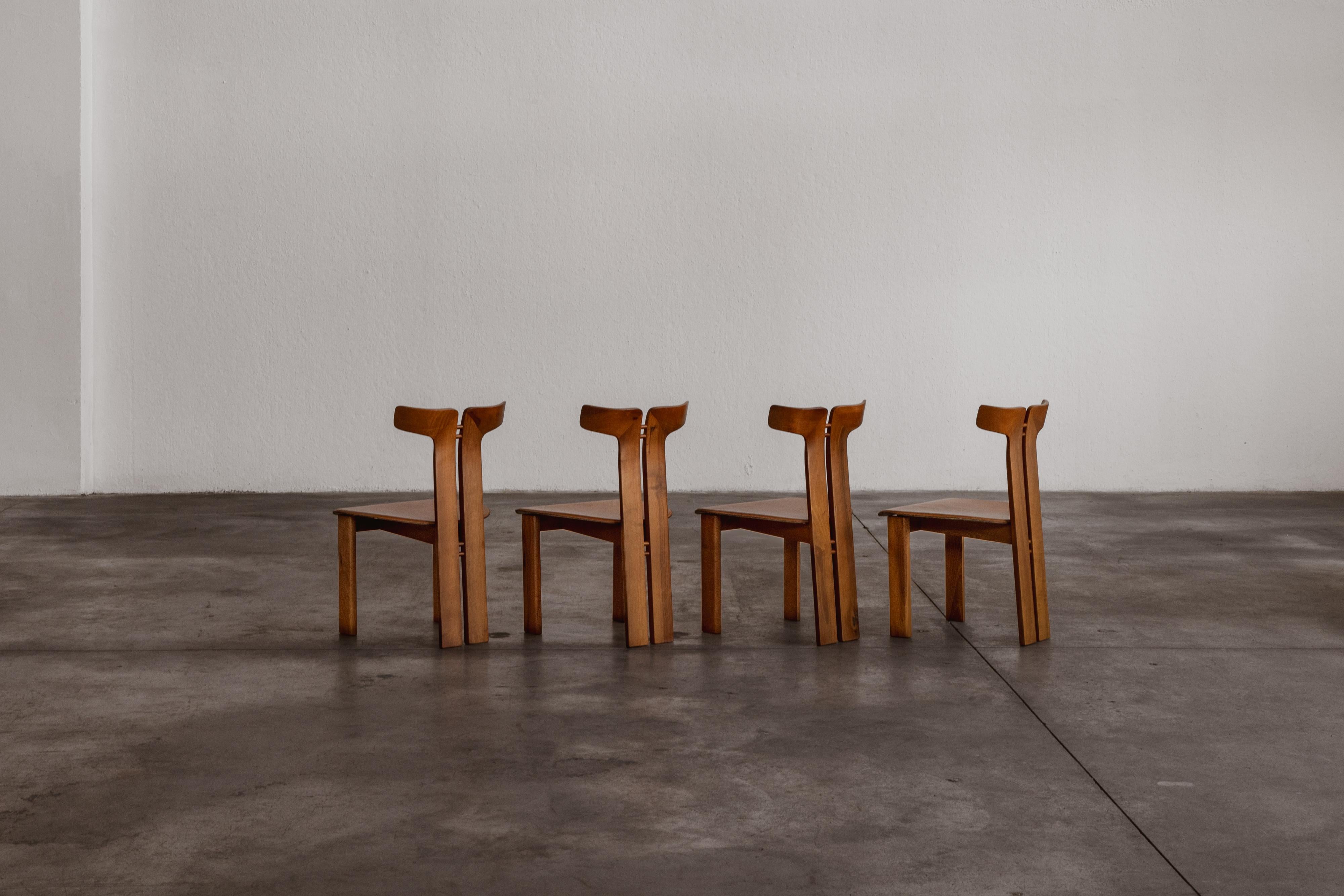 Esszimmerstühle von Pierre Cardin für Roche Bobois, cognacfarbenes Leder, 1970, 4er-Set (Ende des 20. Jahrhunderts) im Angebot