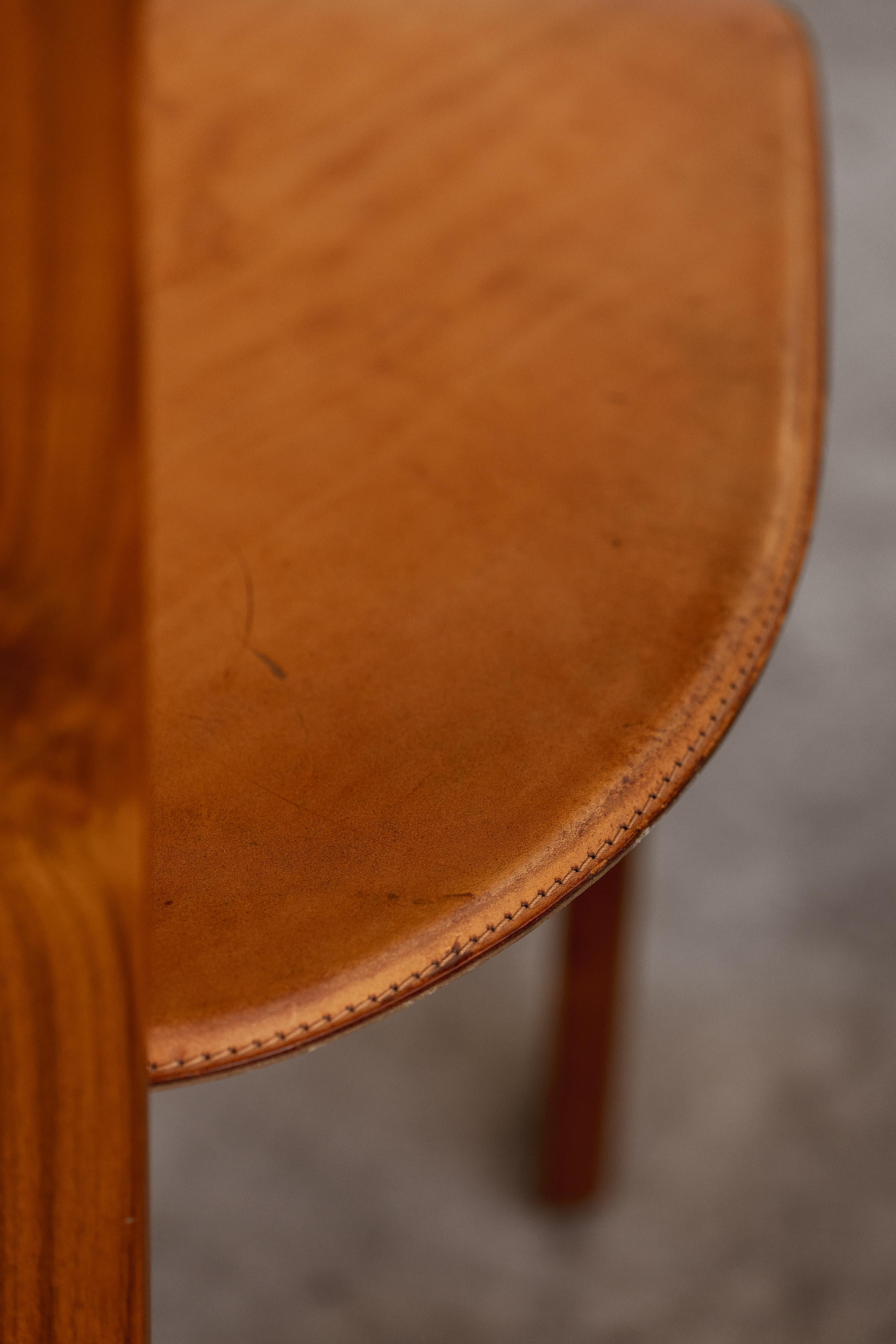 Sedie da pranzo Pierre Cardin per Roche Bobois, pelle cognac, 1970, Set di 6 in vendita 3