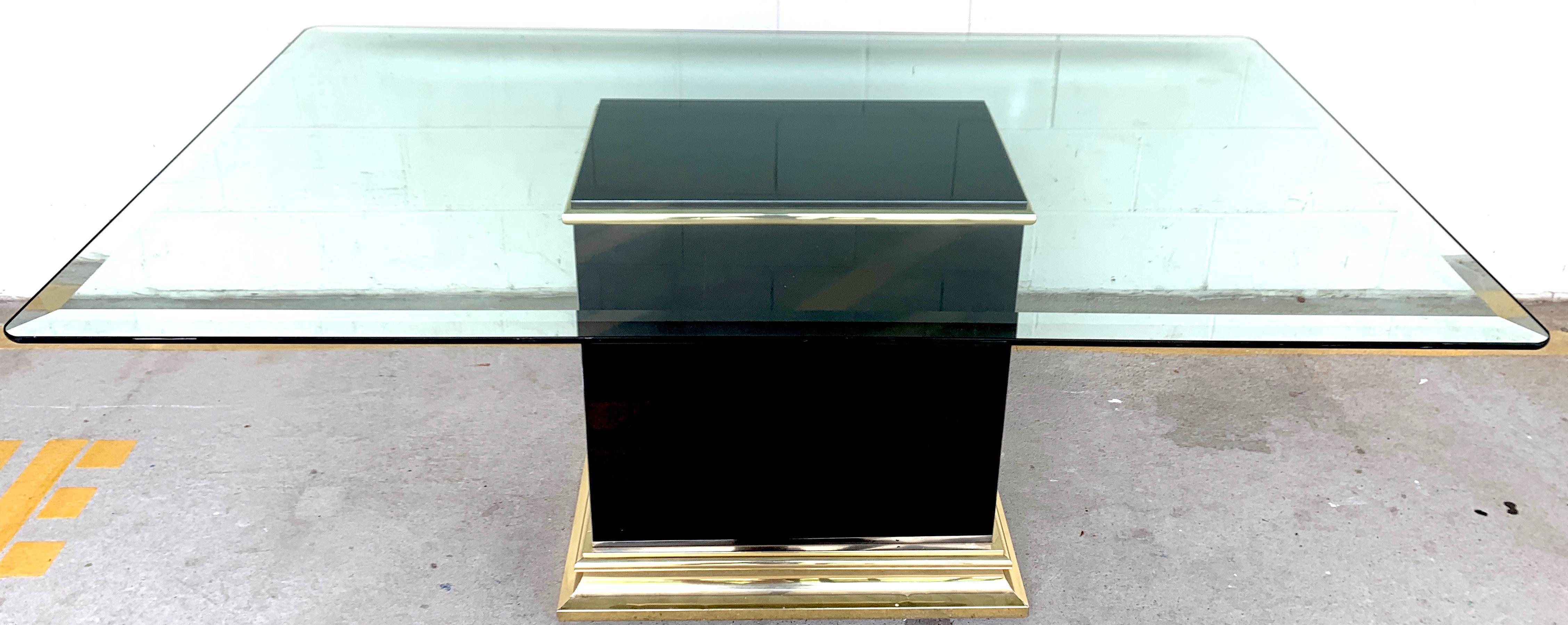 20ième siècle Ensemble de salle à manger Pierre Cardin, 6 fauteuils à dossier en trou de serrure n°26406 et table à piédestal en vente