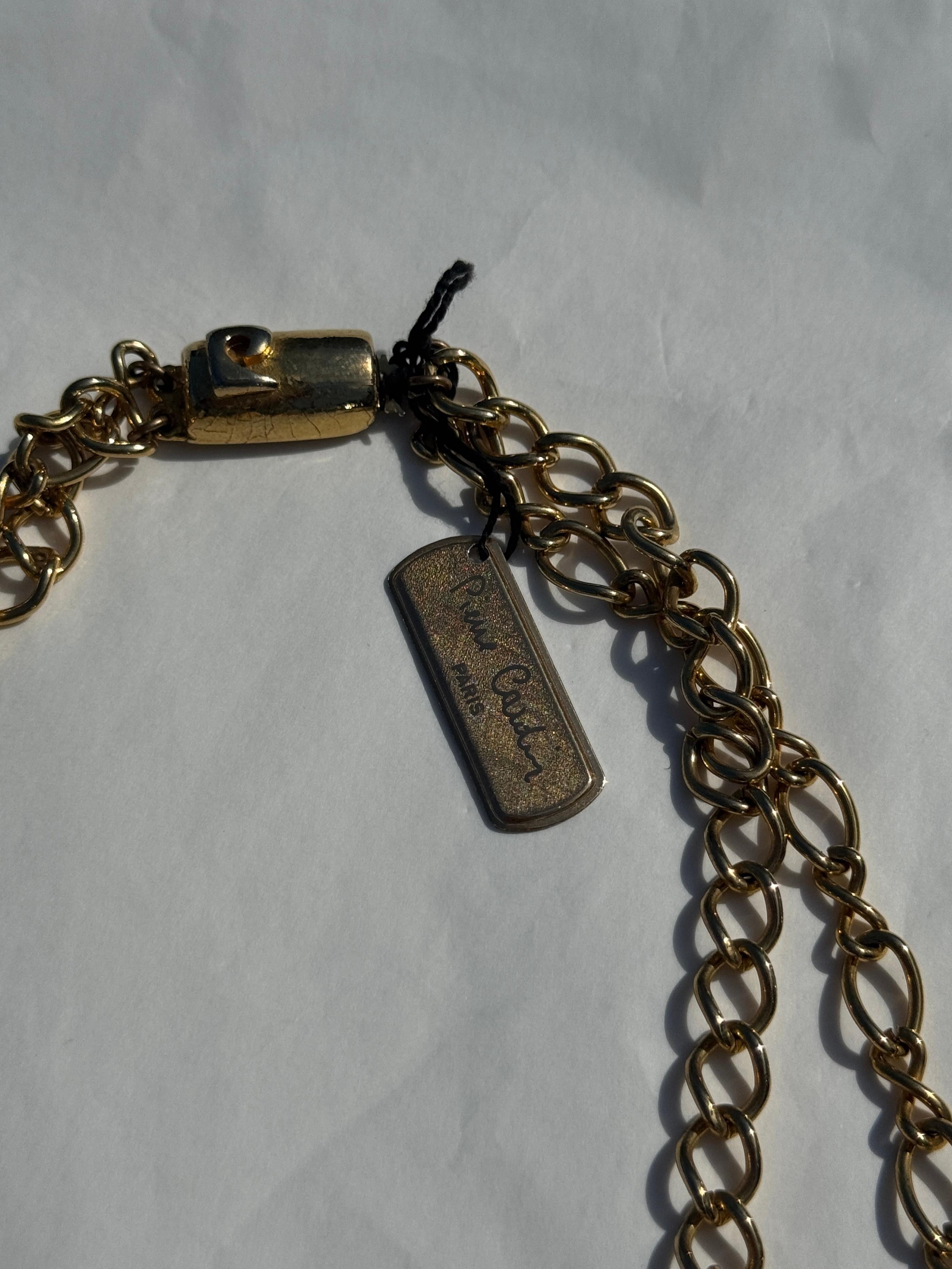 Collar gargantilla Pierre Cardin de doble vuelta, cadena dorada y lazo de strass en Bueno estado para la venta en Milano, IT