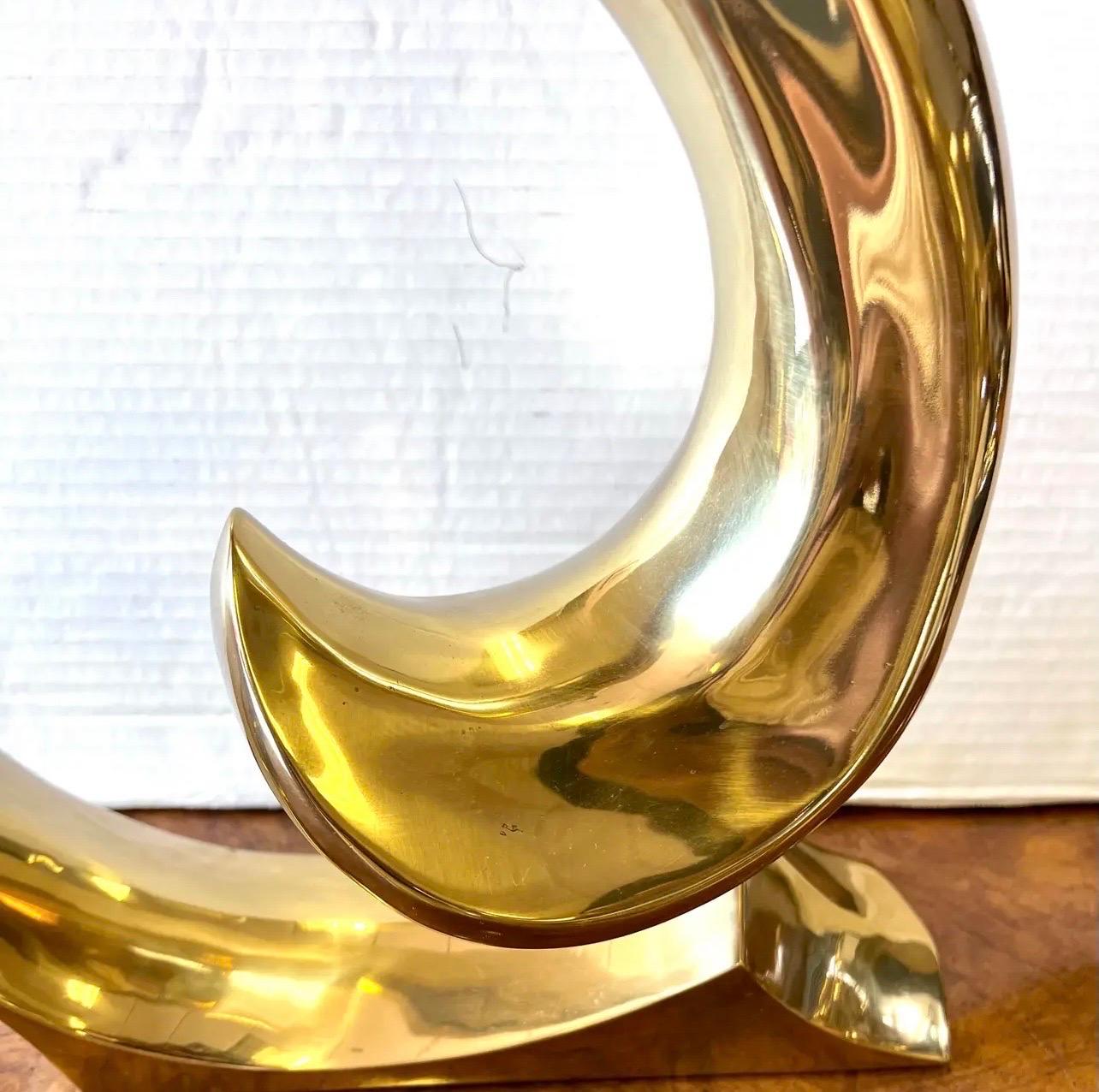Pierre Cardin Erwin Lambeth Brass Swoosh Table Lamp In Good Condition In West Hartford, CT