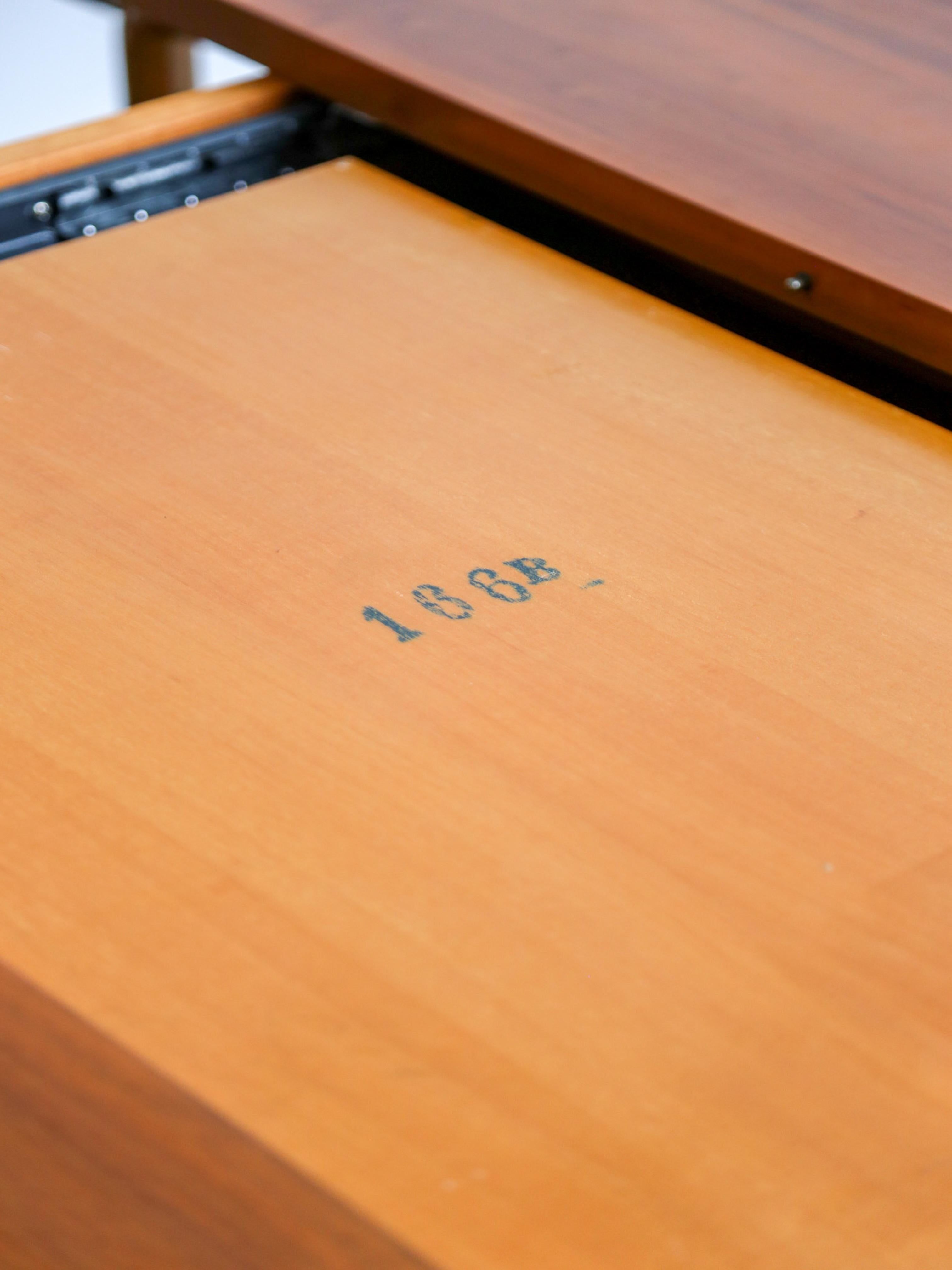 Pierre Cardin pour Maxalto Table de salle à manger à rallonge en noyer 1980 Bon état - En vente à Byron Bay, NSW