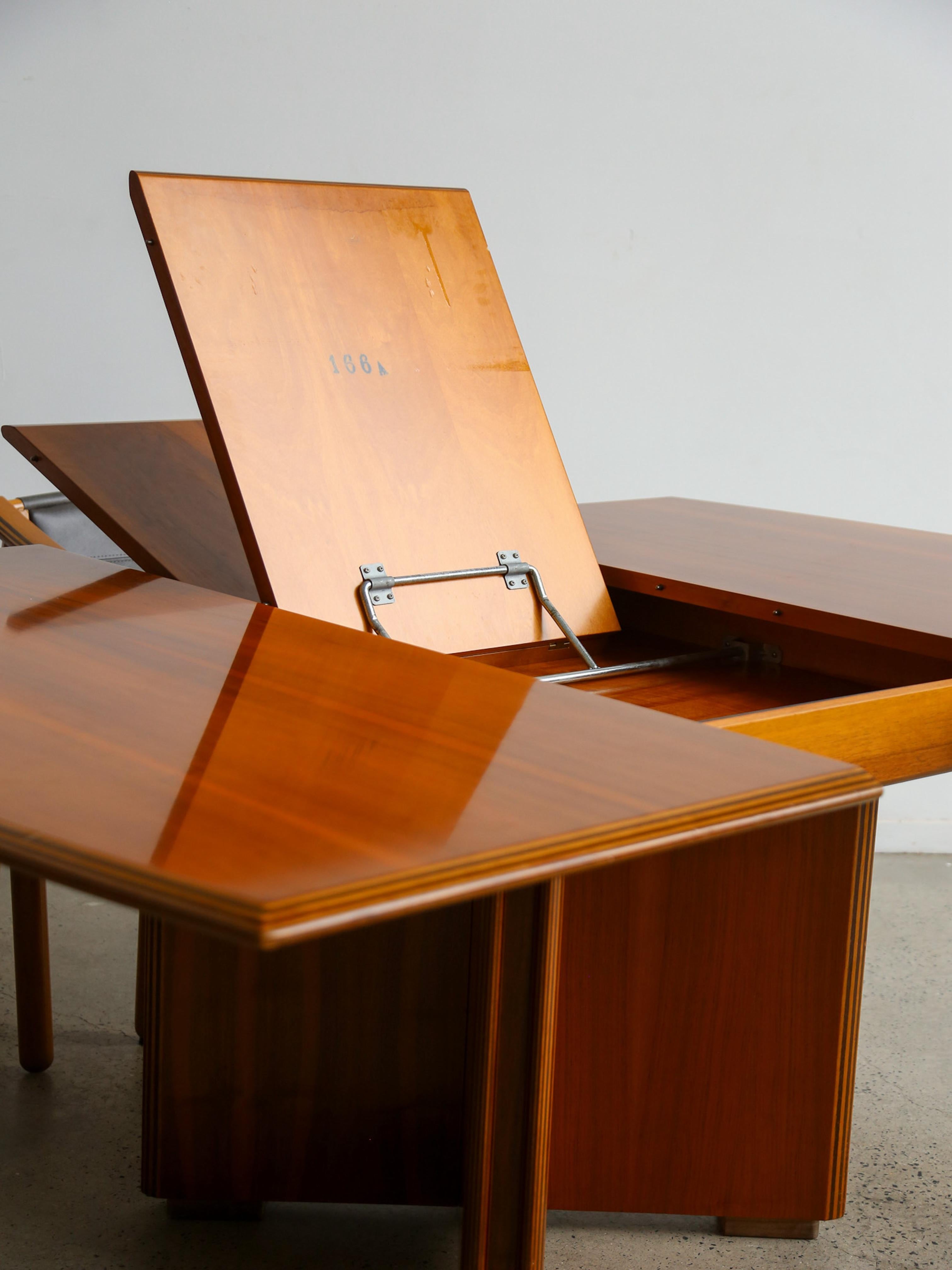 Fin du 20e siècle Pierre Cardin pour Maxalto Table de salle à manger à rallonge en noyer 1980 en vente