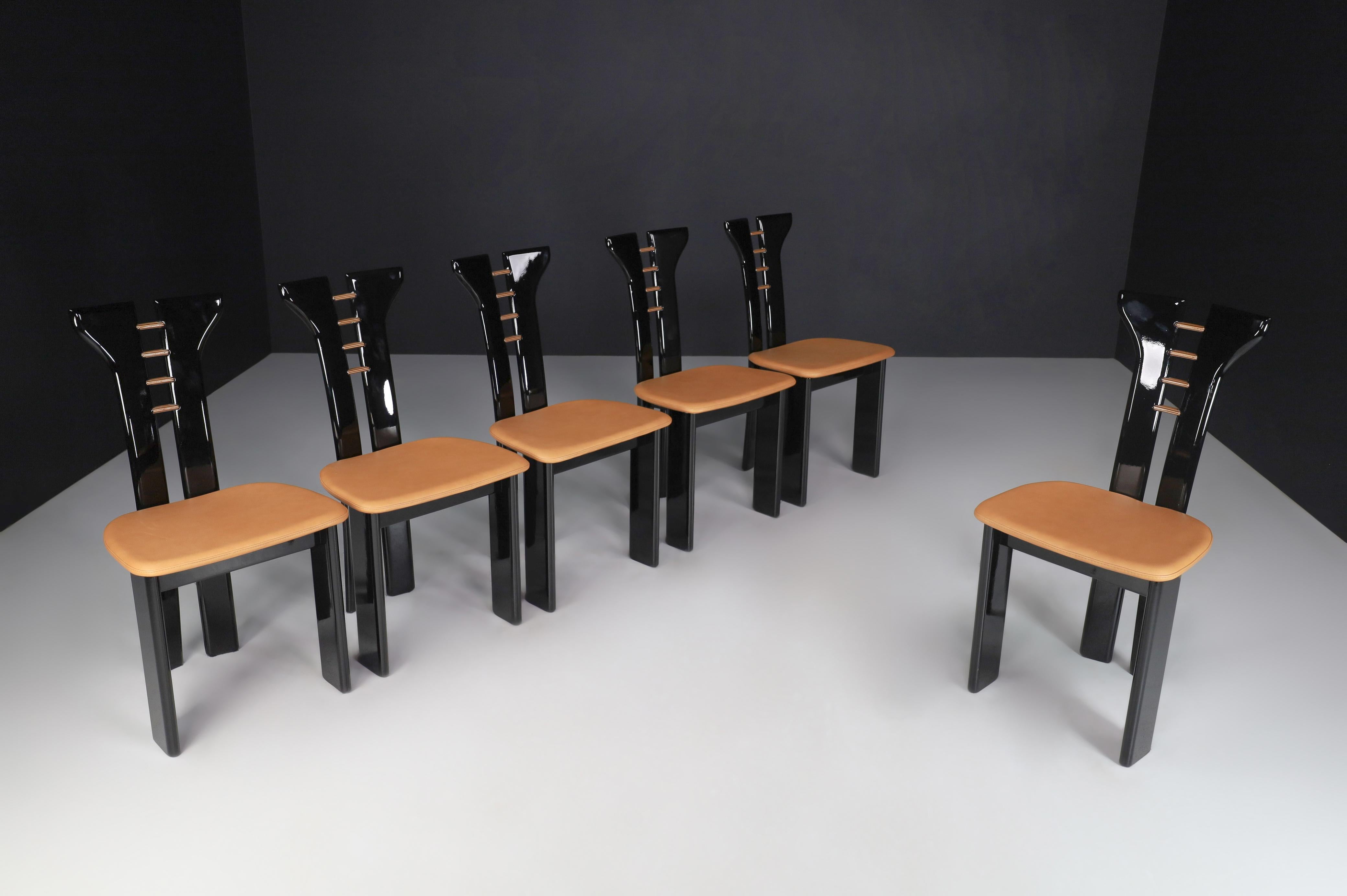 Pierre Cardin for Roche Bobois dning chairs, Italy 1970s

Beautiful, elegant set of six 1970s Pierre Cardin-designed dining chairs by Roche Bobois. Original leather seats. Black lacquer finish with wood accents. The vintage condition is excellent,