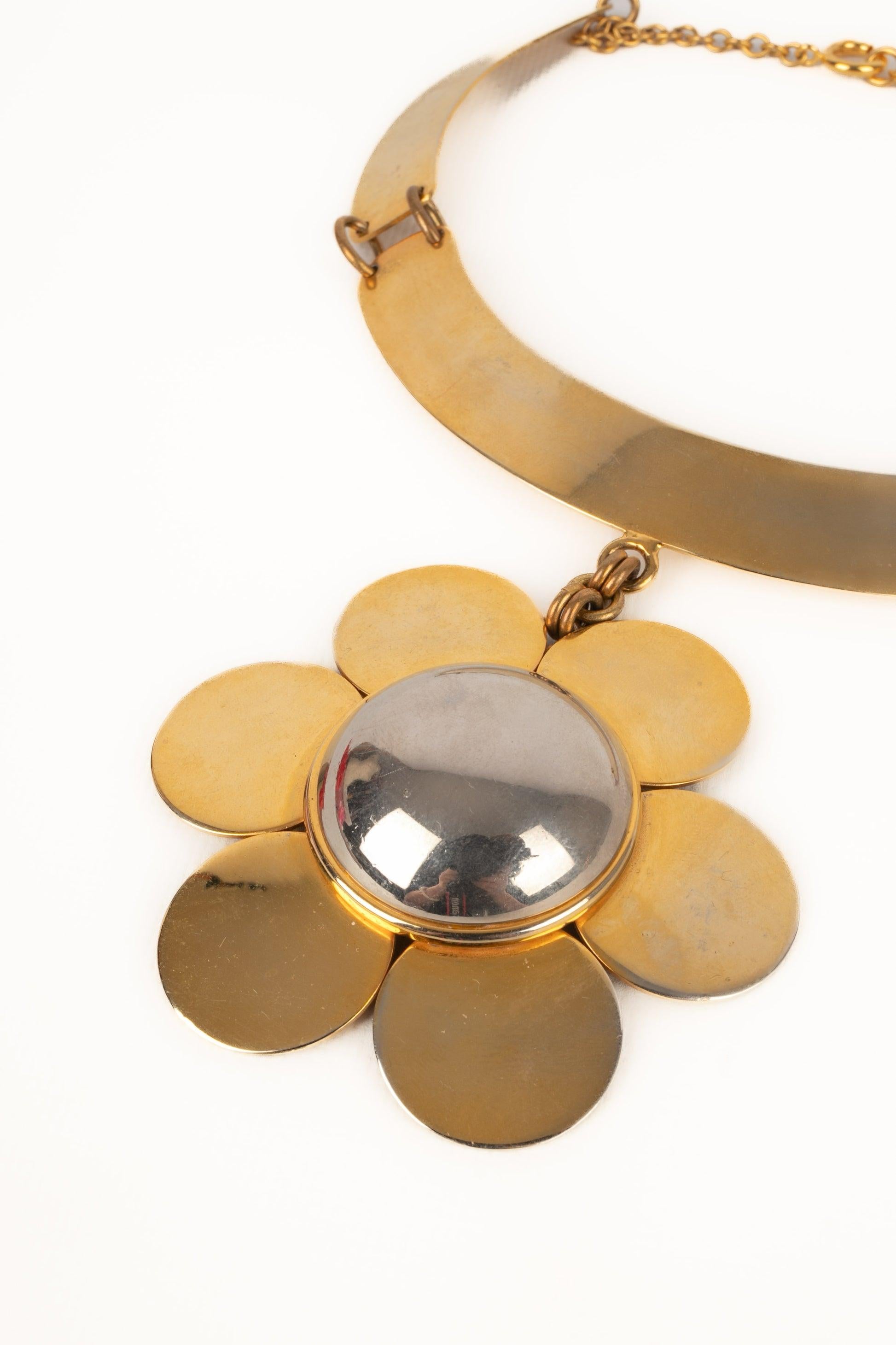 Collana in metallo dorato e argentato di Pierre Cardin In condizioni buone in vendita a SAINT-OUEN-SUR-SEINE, FR
