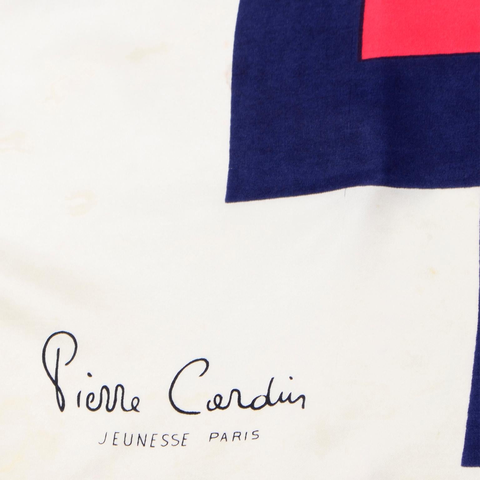 Pierre Cardin Jeunesse Paris - Écharpe en soie rouge et bleue à motif géométrique abstrait, vintage Pour femmes en vente