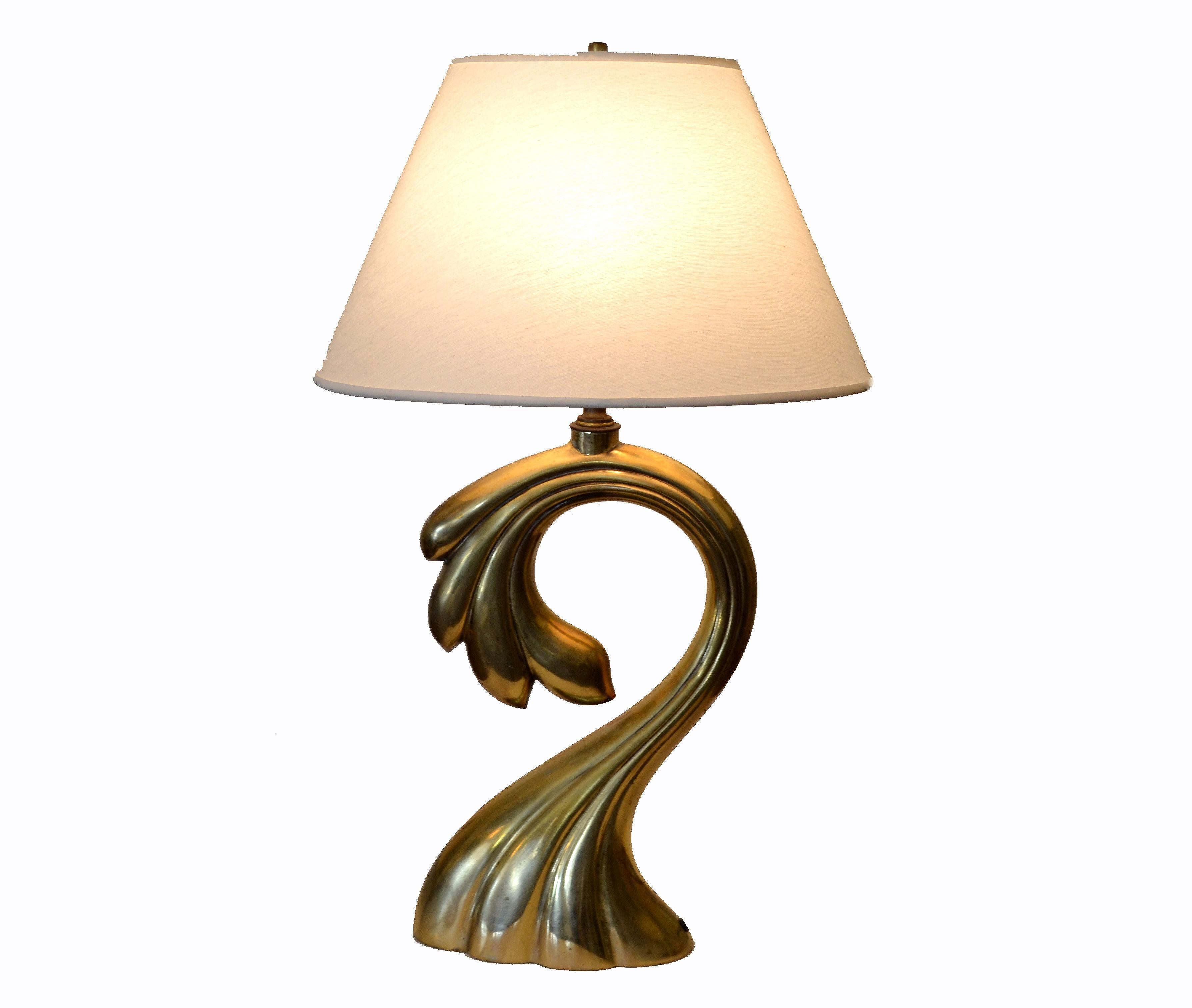 Mid-Century Modern Lampe de bureau sculpturale en laiton de style Pierre Cardin, mi-siècle moderne, par Heyco en vente