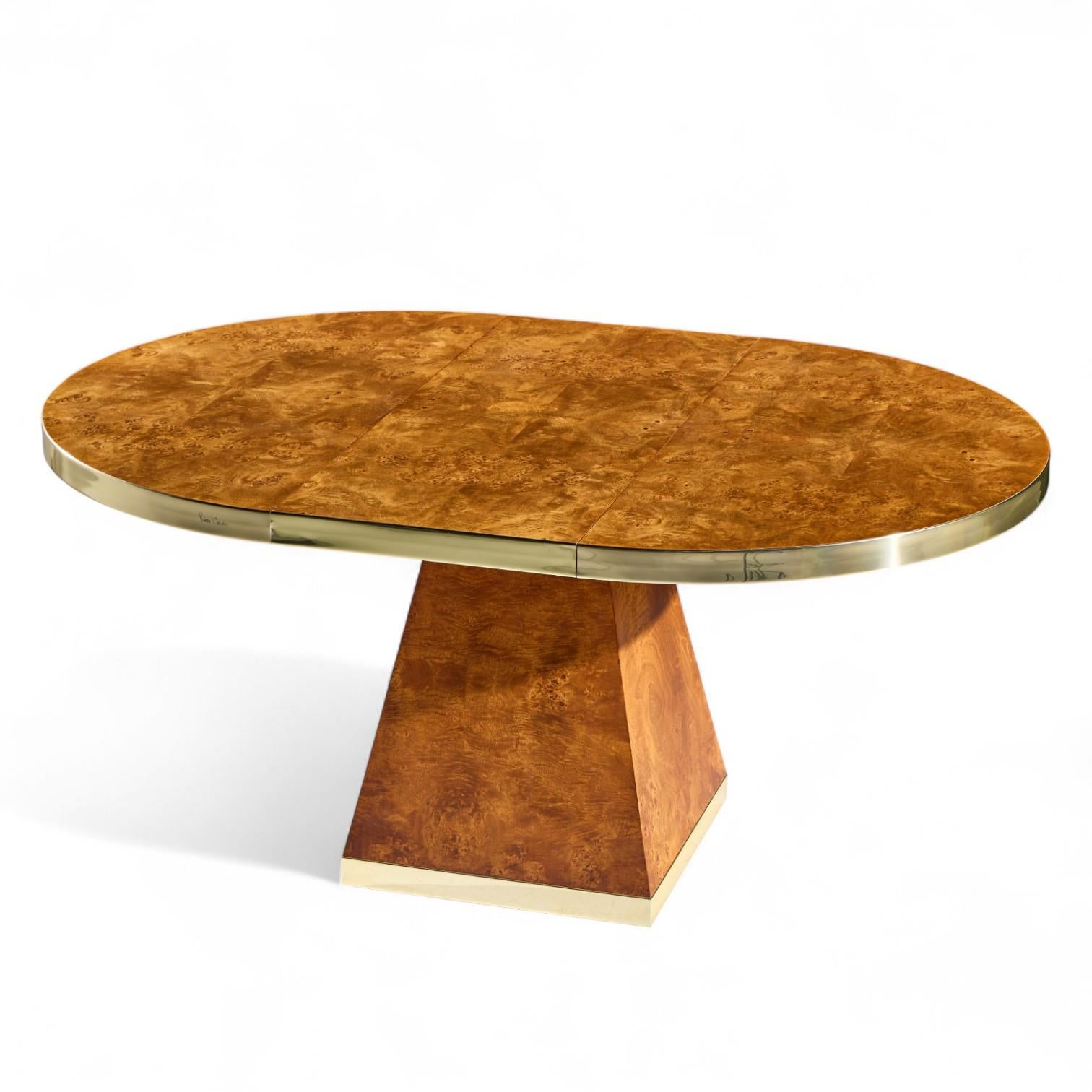 Pierre Cardin Mid Century Burlwood and Brass Exanding Dining Table with 1 Leaf (Table de salle à manger à rallonge) en vente 3