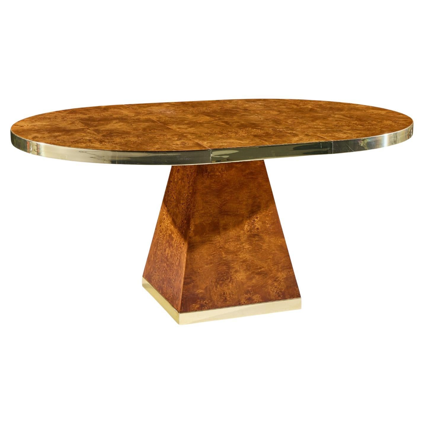Pierre Cardin Mid Century Burlwood and Brass Exanding Dining Table with 1 Leaf (Table de salle à manger à rallonge)