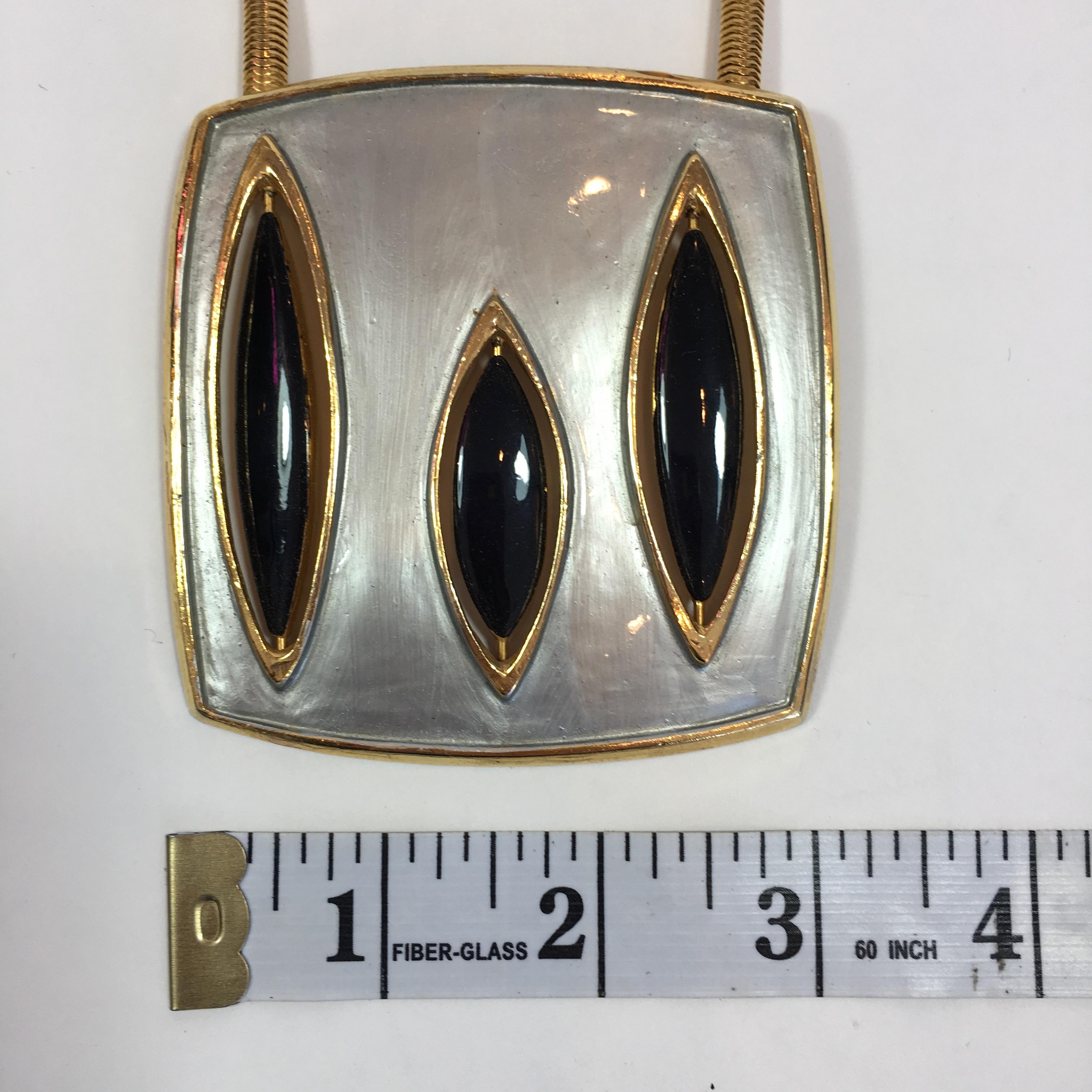 Pierre Cardin, collier moderne du milieu du siècle dernier, de couleur or et émail Unisexe en vente