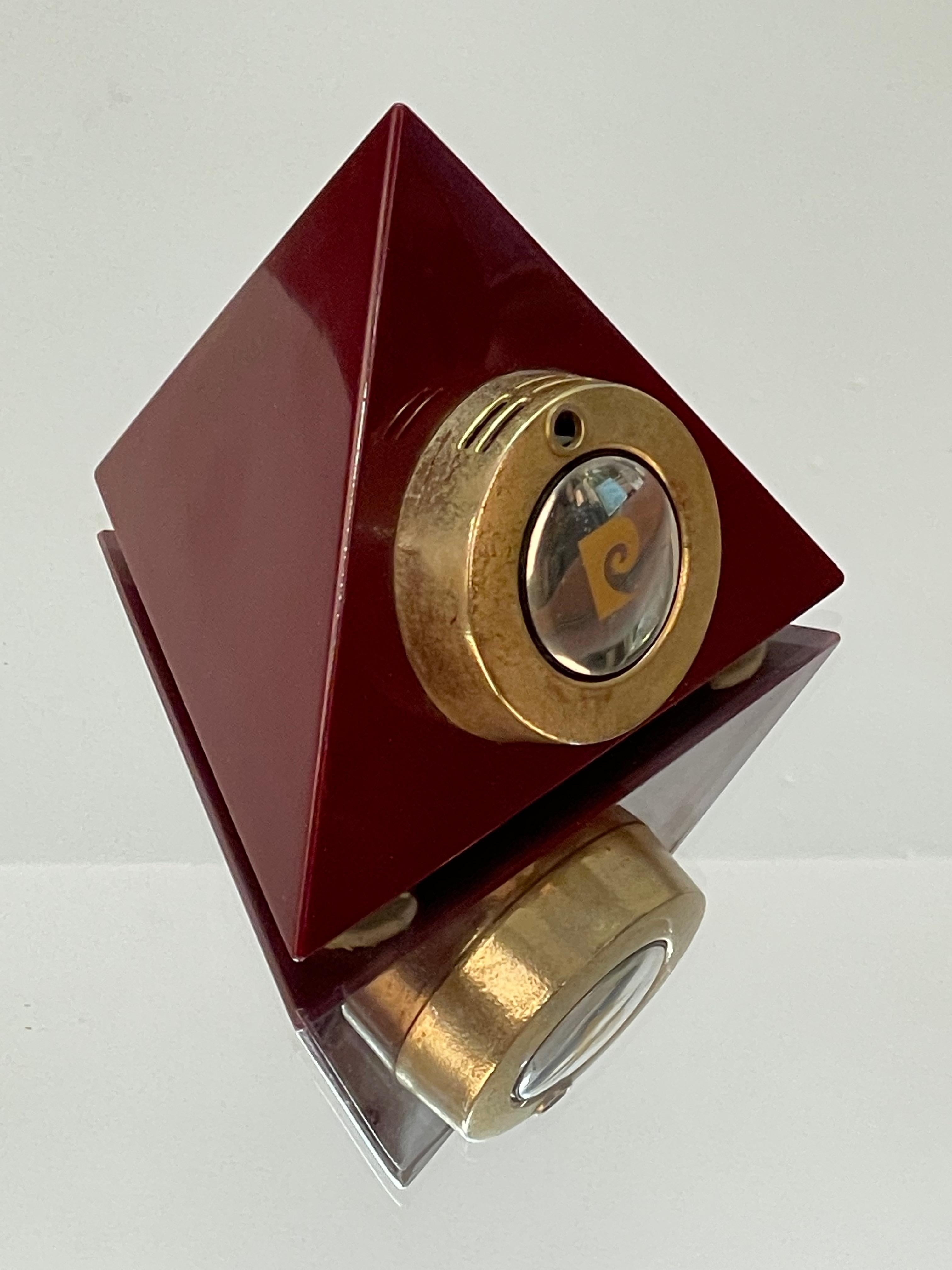 Late 20th Century Pierre Cardin Midcentury Bordeaux Plexiglass Pyramidal French Table Lighter 1970