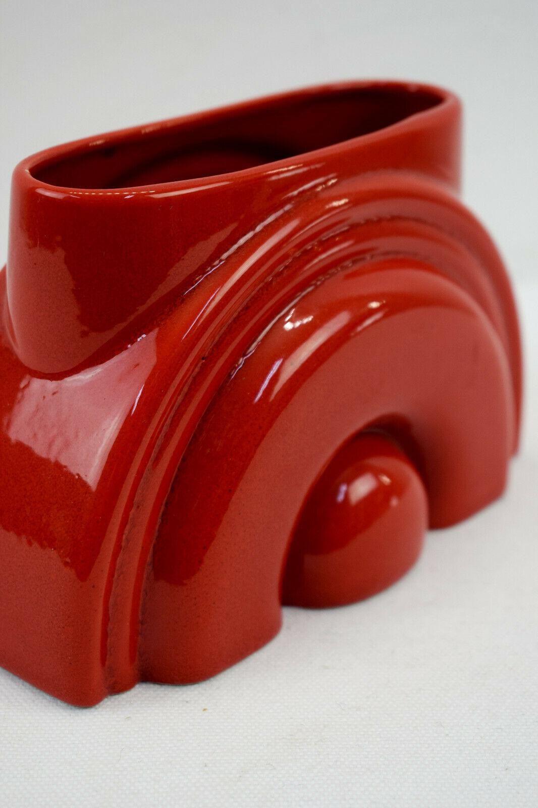 italien Vase moderne en porcelaine rouge Franco Pozzi Ceramica de Pierre Cardin, 1970, Italie en vente