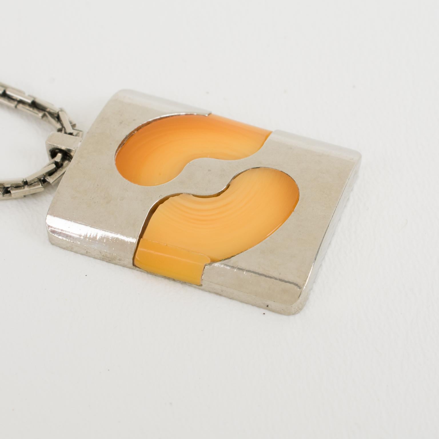 Pierre Cardin Modernist Silvered  and Yellow Resin Pendant Necklace, 1970s For Sale 4