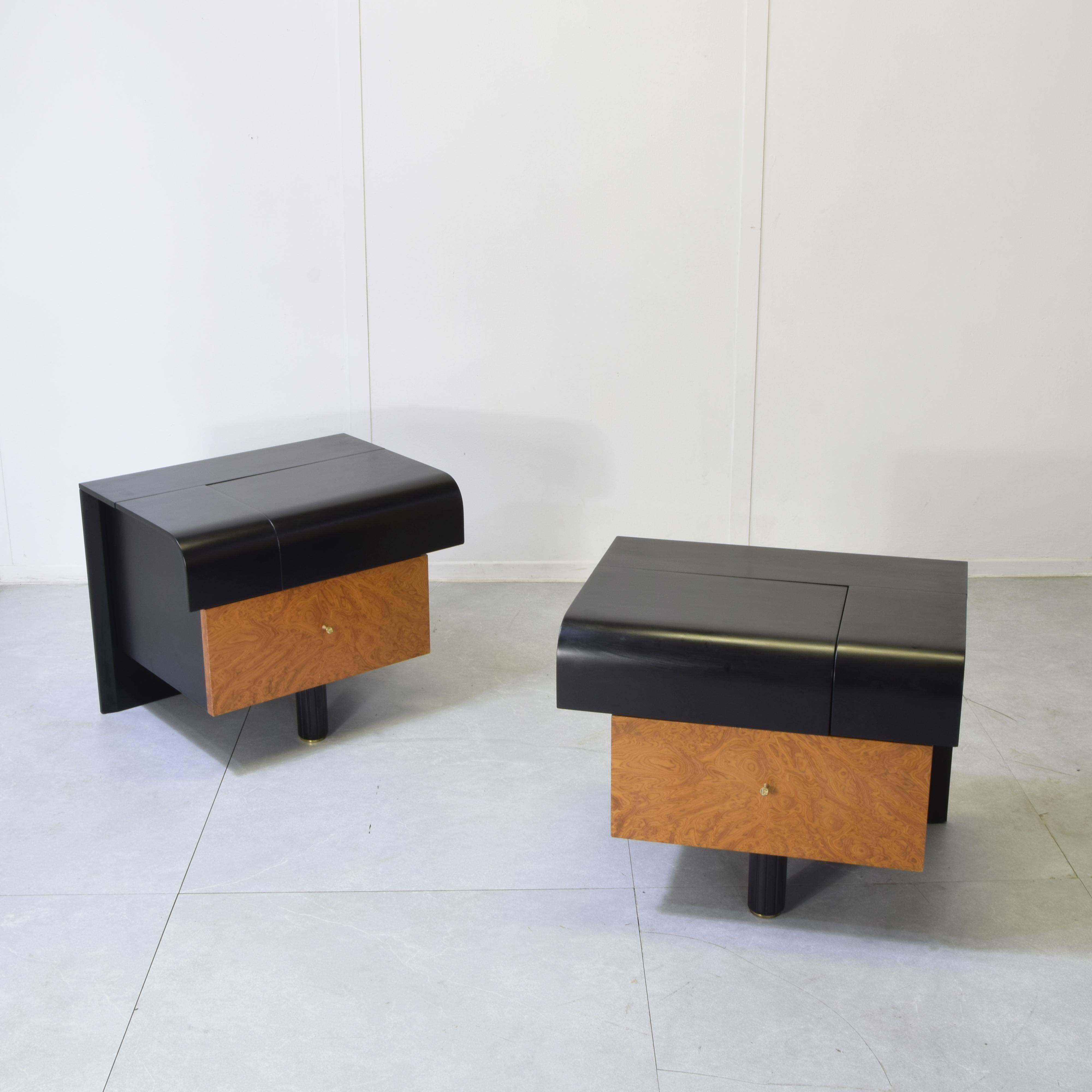 Mesitas de noche Pierre Cardin años 70. Moderno de mediados de siglo en venta